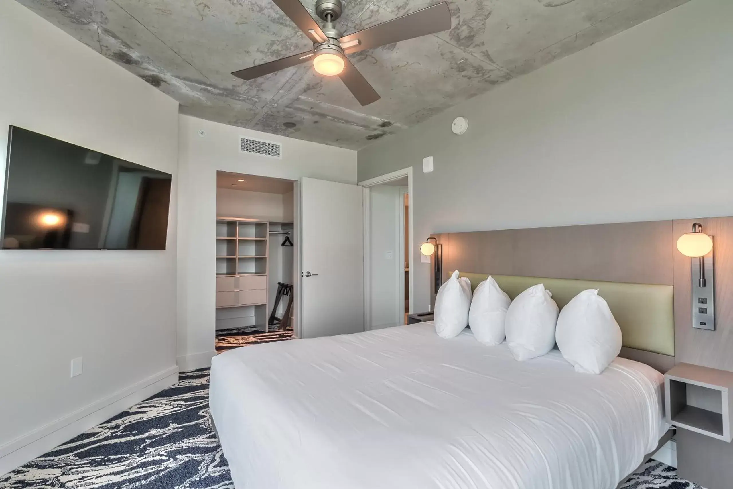 Bedroom, Bed in Max Beach Resort