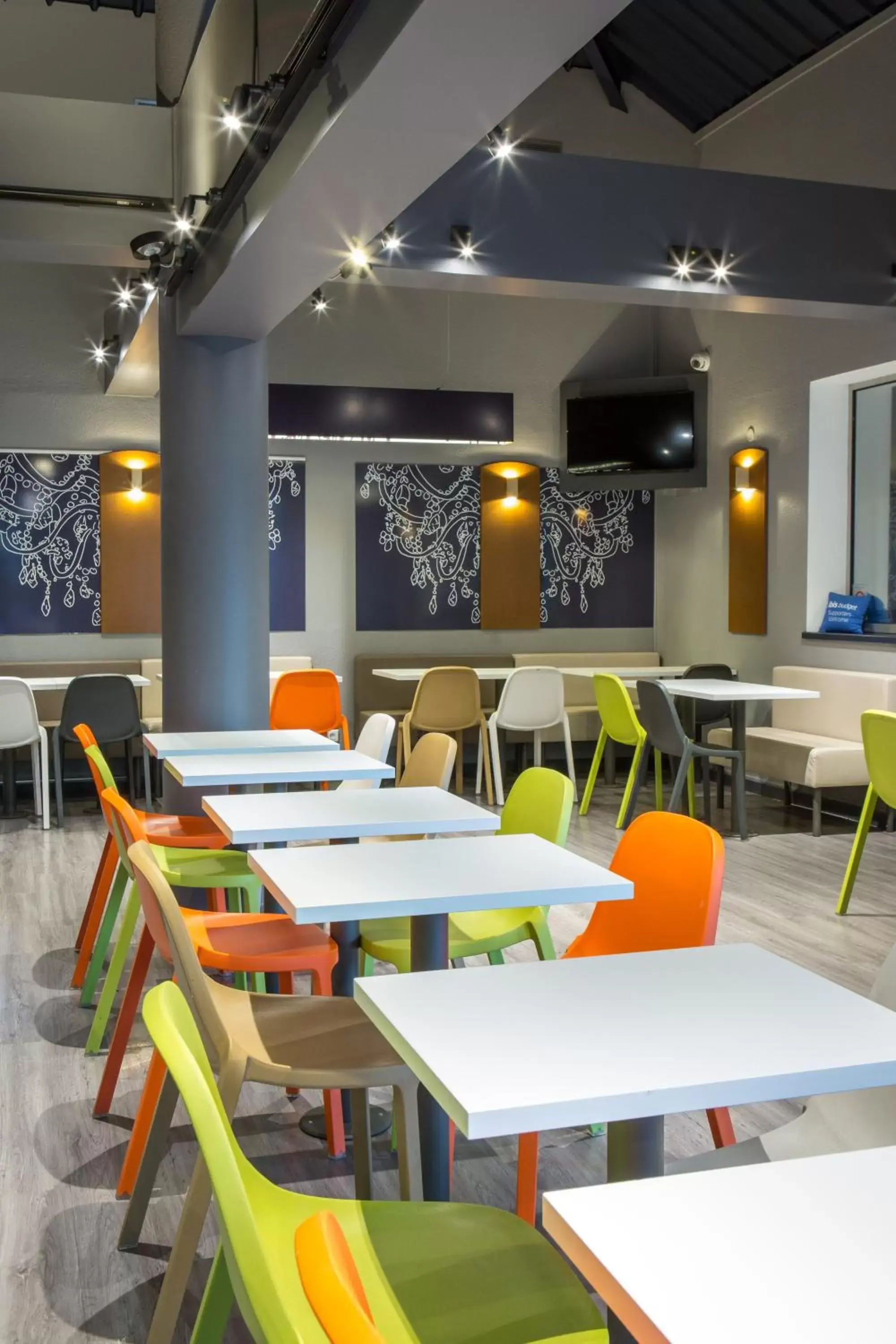 Dining area, Restaurant/Places to Eat in ibis budget Aubagne Paluds Agora