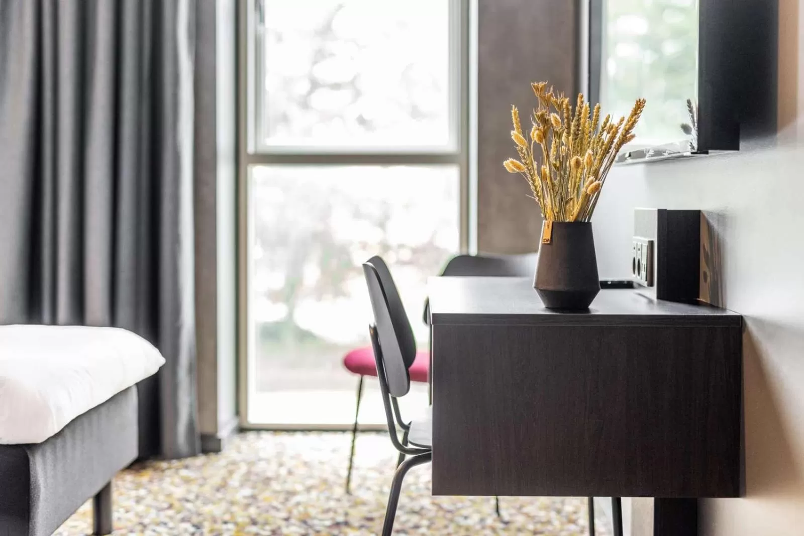 TV and multimedia in Peak 12 Hotel