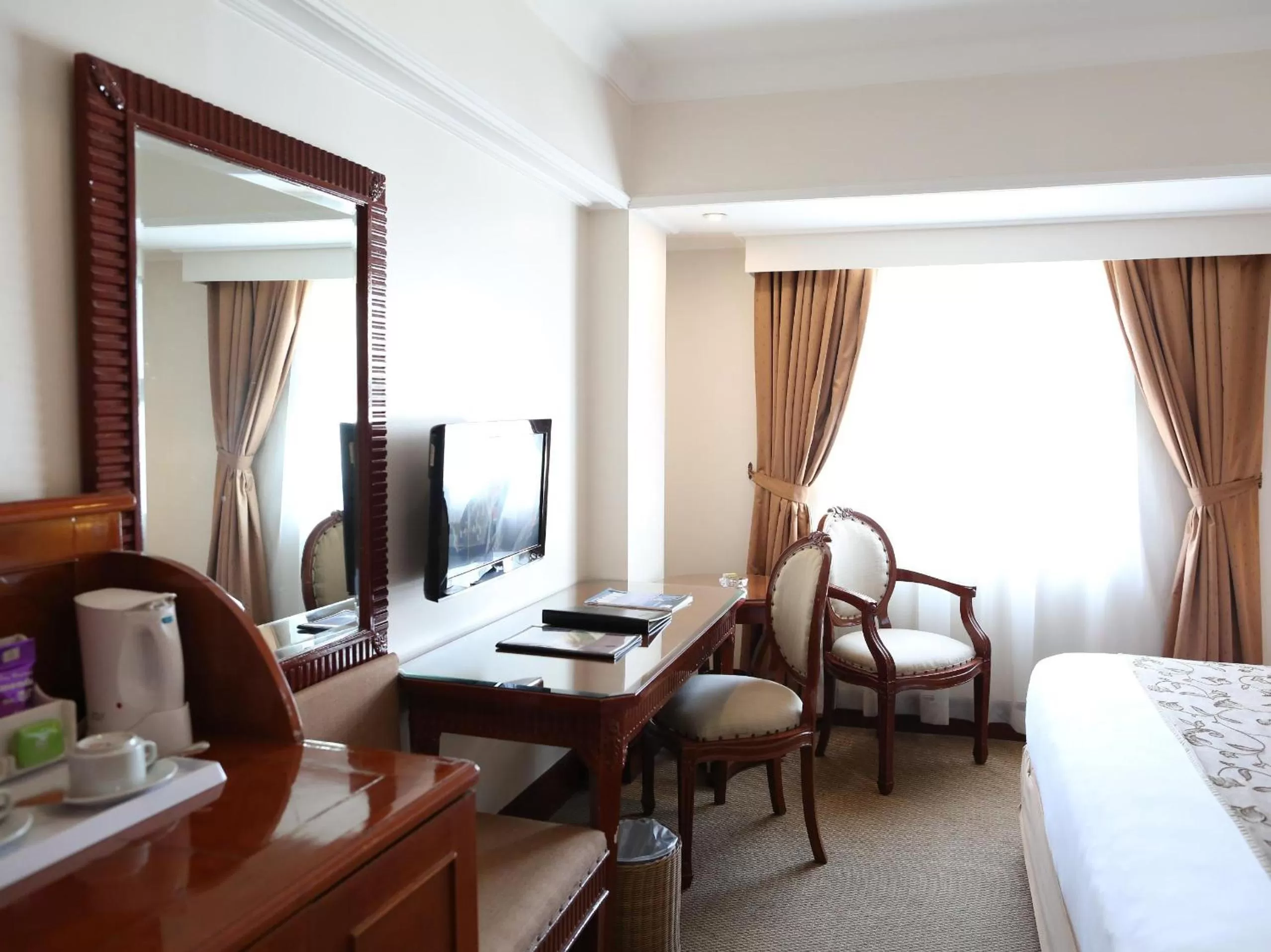 TV and multimedia, Bed in Golden Boutique Hotel Melawai