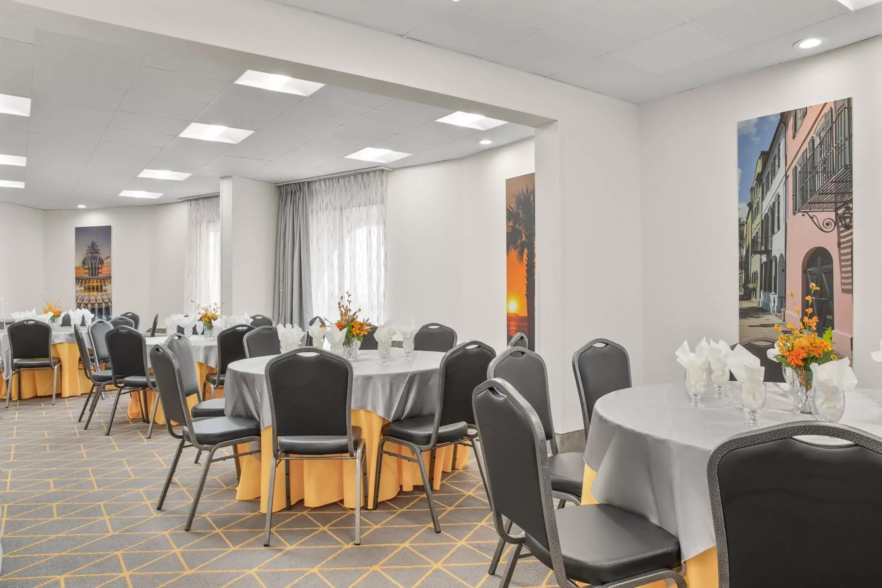 Meeting/conference room, Restaurant/Places to Eat in Holiday Inn Charleston-Riverview, an IHG Hotel