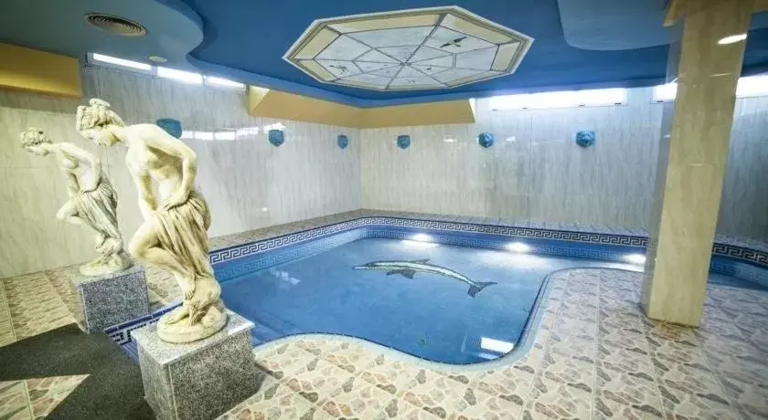 Sauna, Swimming Pool in Hotel Real de Castilla
