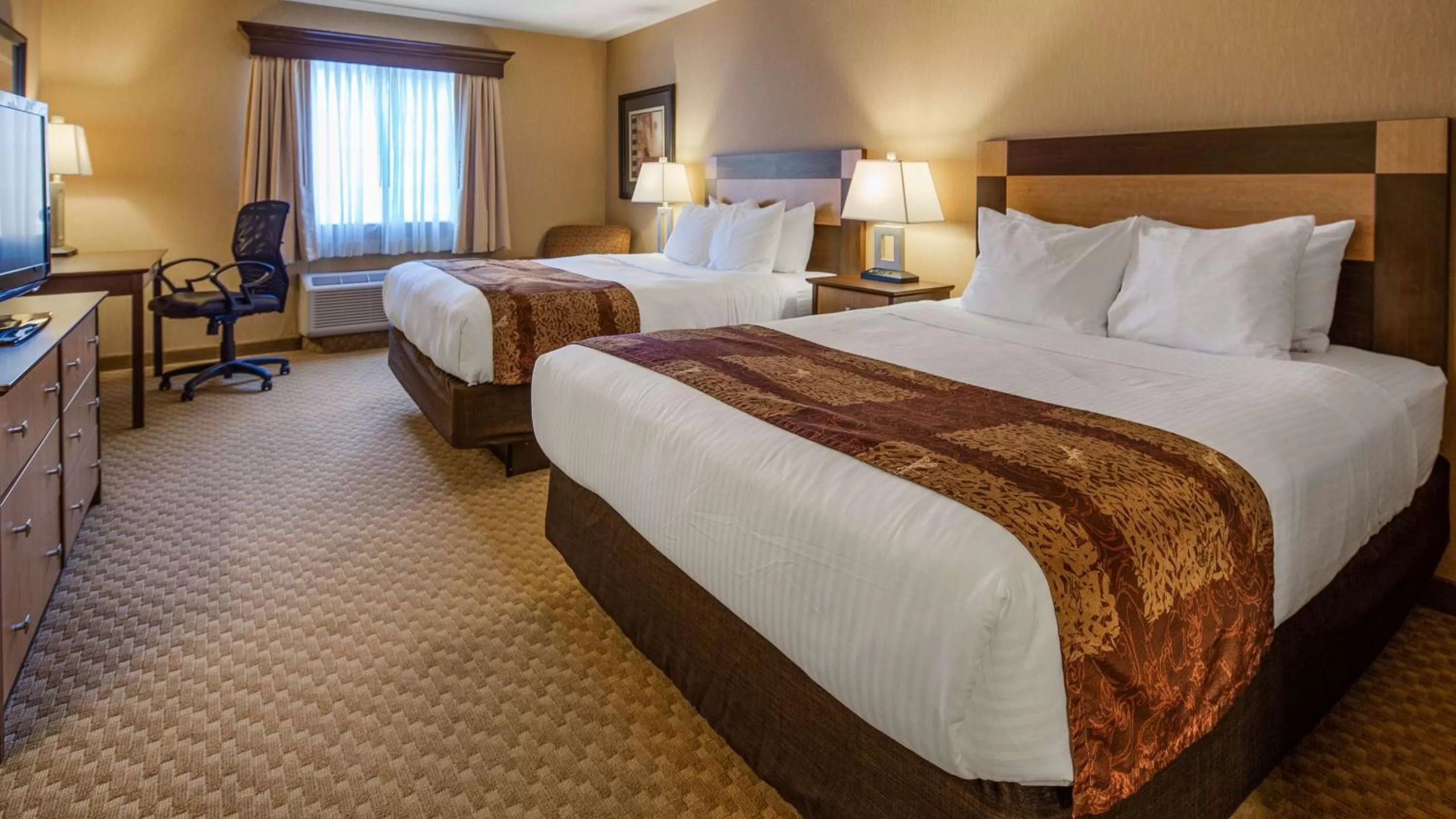 Photo of the whole room, Bed in Crandon Inn & Suites