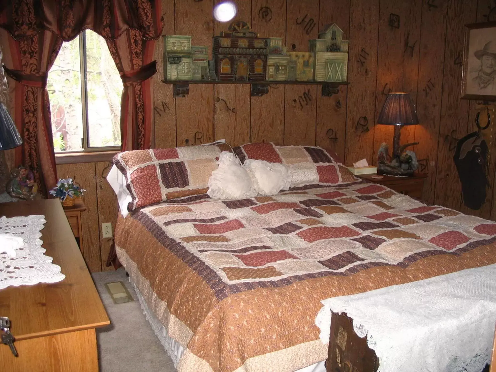 Bedroom, Bed in Lonesome Dove Ranch
