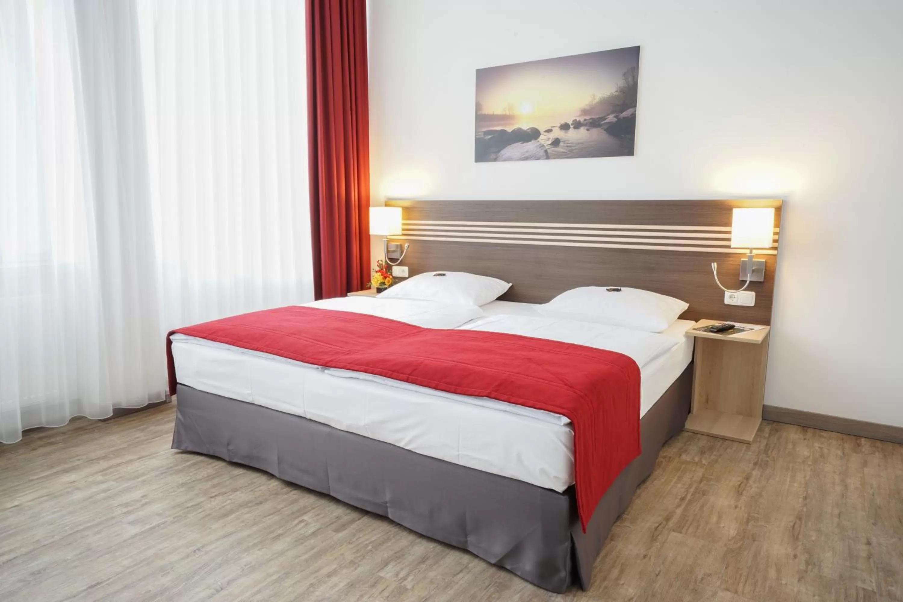 Photo of the whole room, Bed in Ruhr Inn Hotel