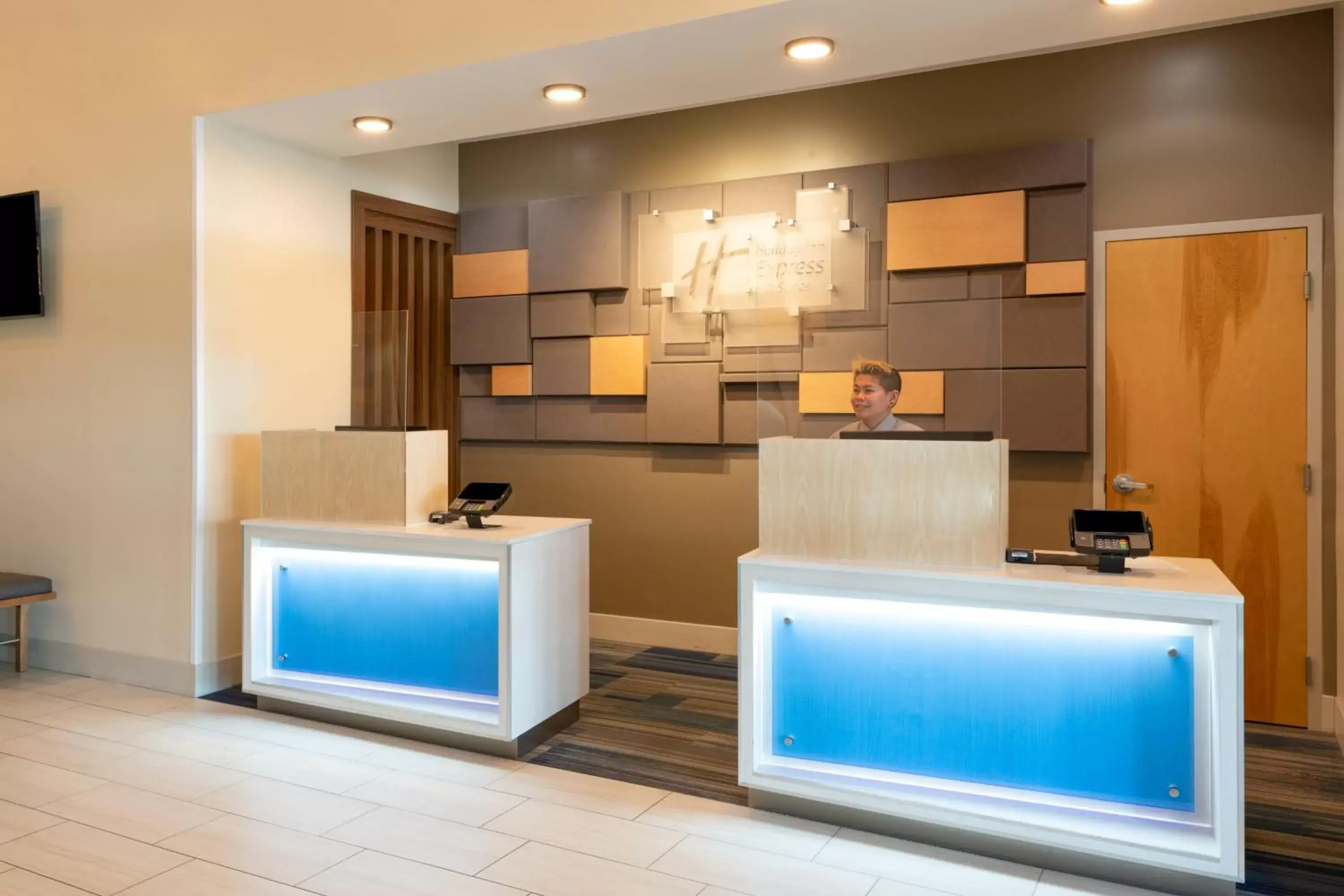 Property building, Kitchen/Kitchenette in Holiday Inn Express Hotels & Suites Washington-North Saint George, an IHG Hotel