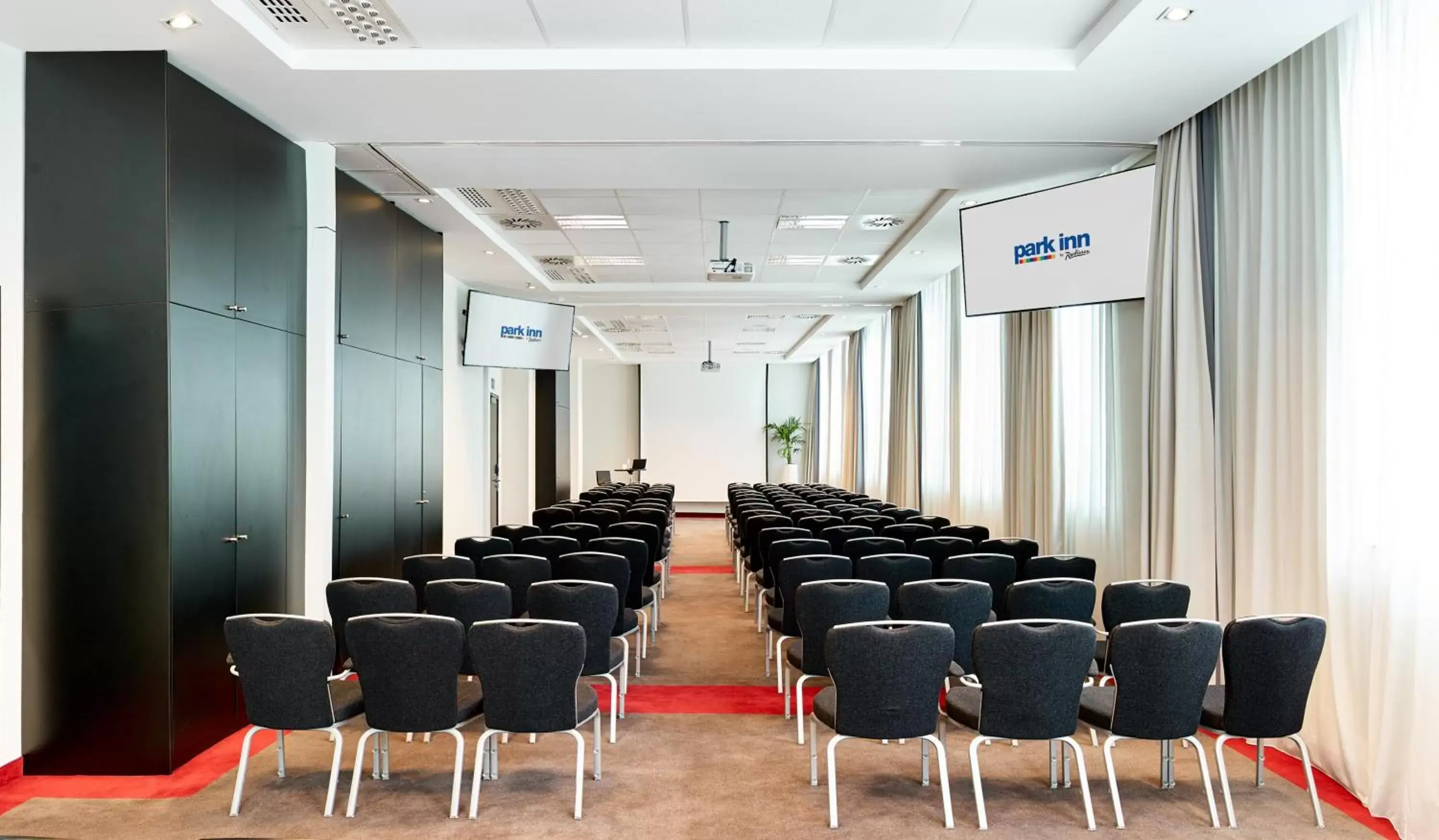 Business facilities in Hotel Park Inn by Radisson Brussels Midi