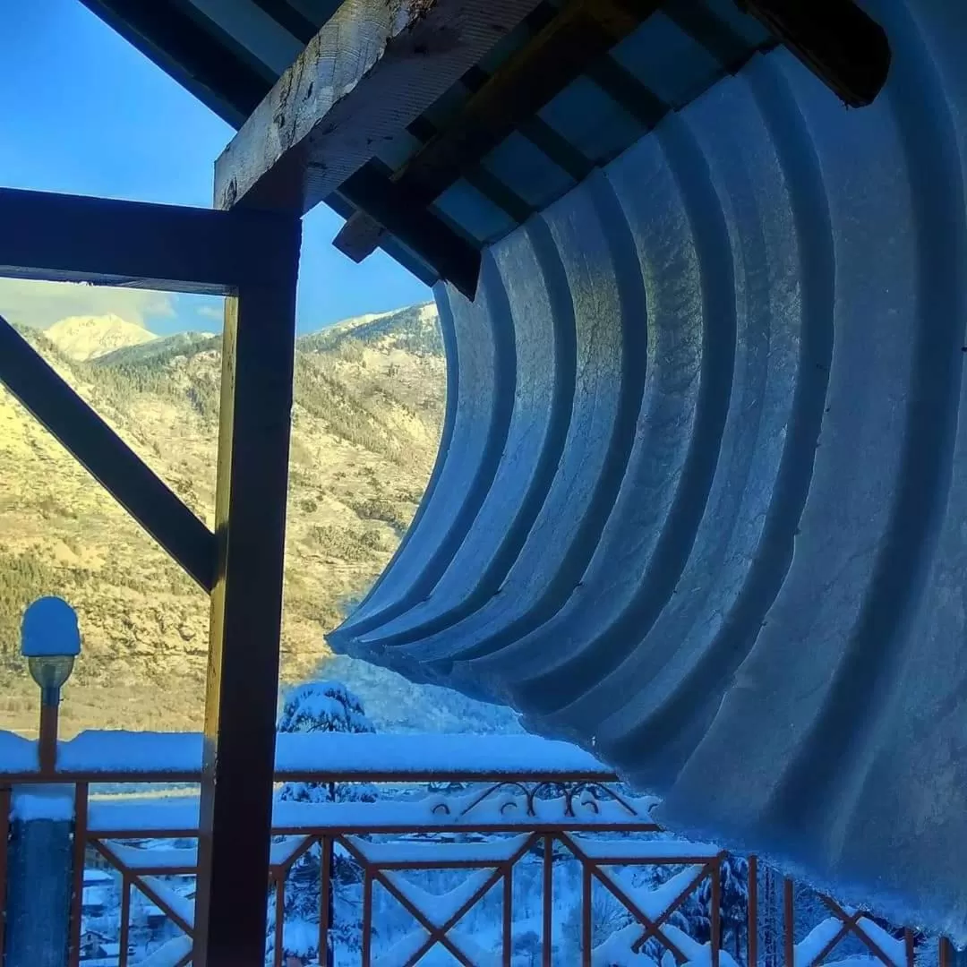 Winter, Pool View in Soham's Chateau De Naggar - Manali