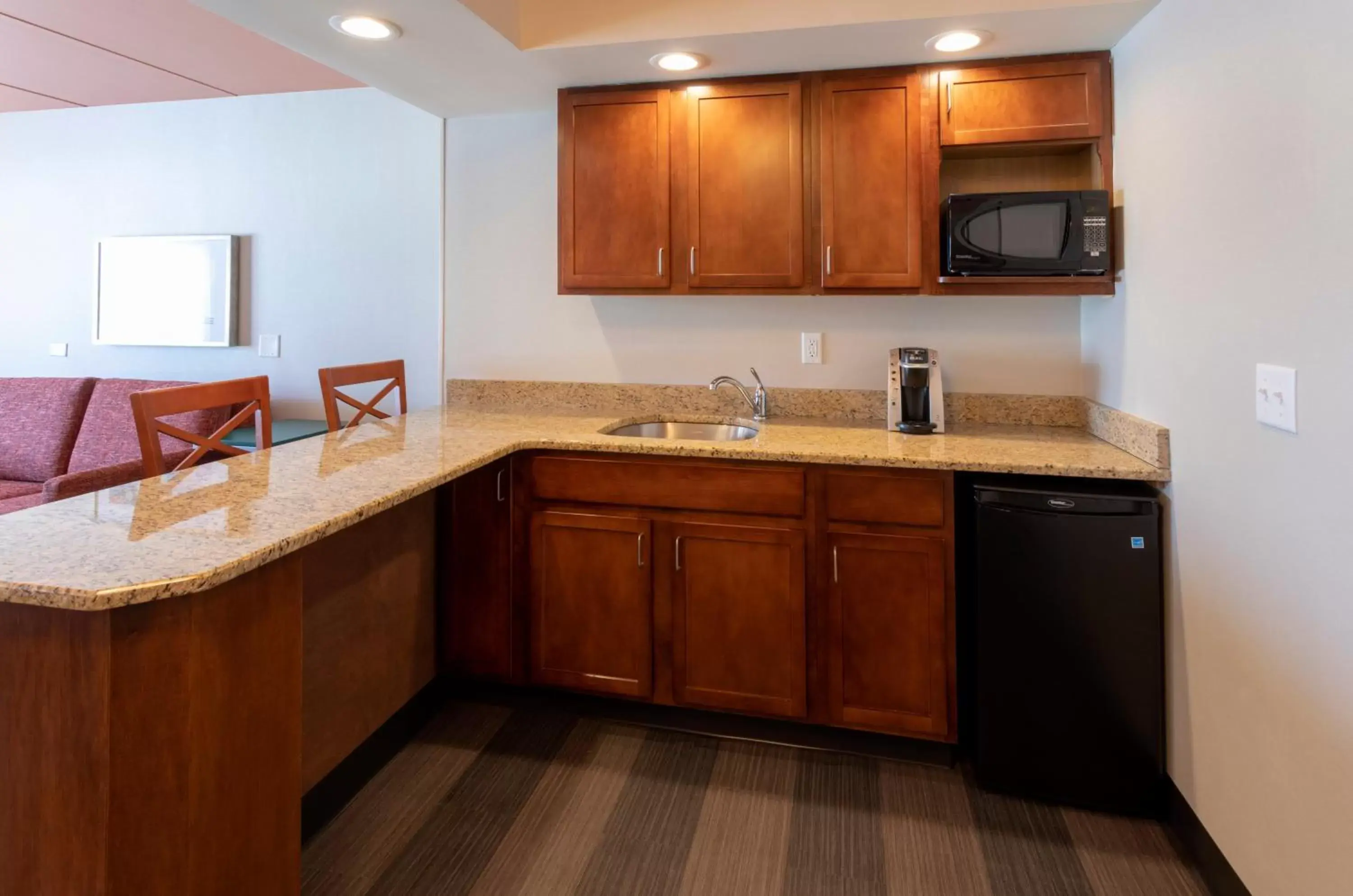 Photo of the whole room, Kitchen/Kitchenette in Holiday Inn Marquette, an IHG Hotel