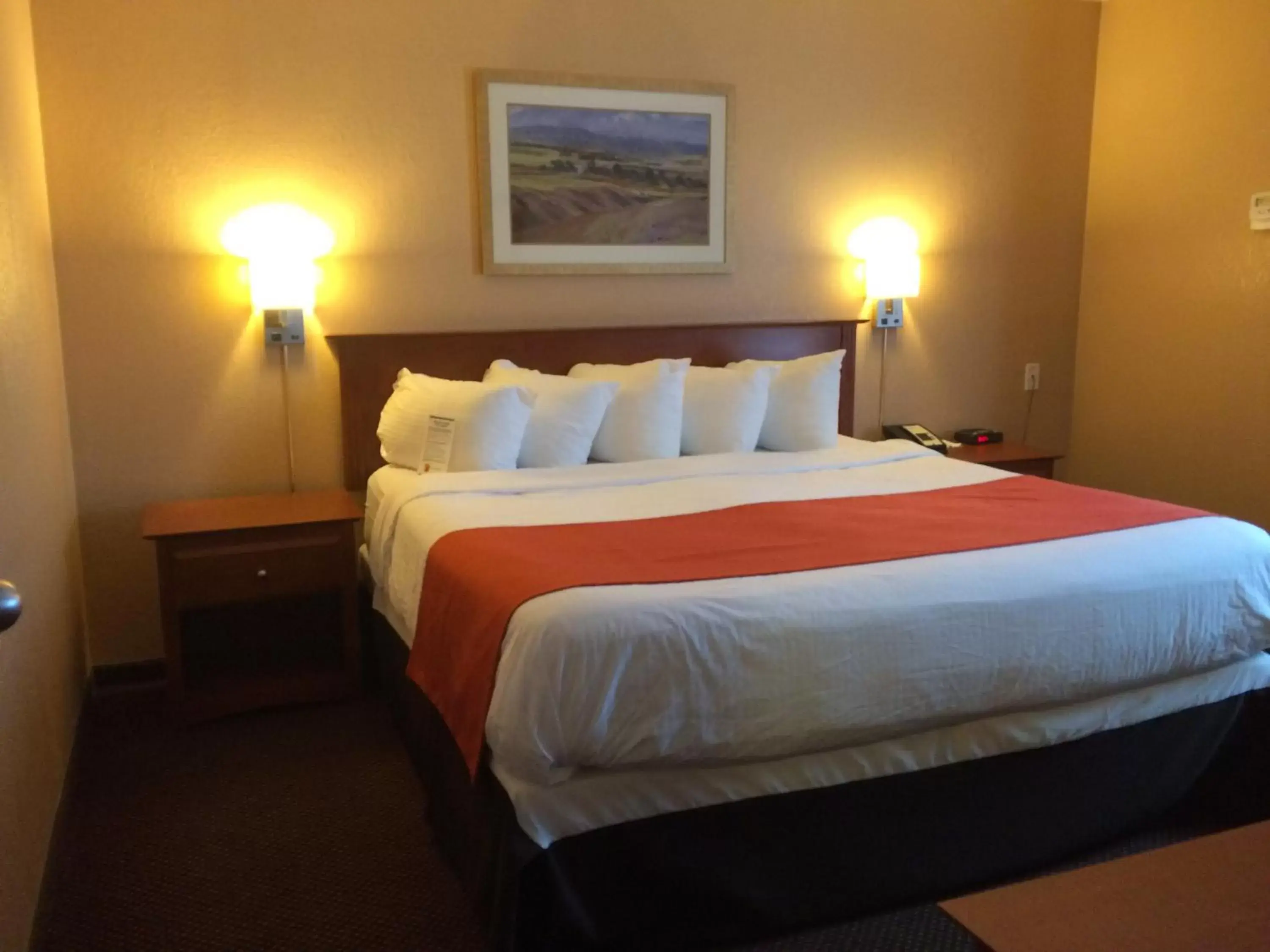 Bed in Super 8 by Wyndham Drayton Valley