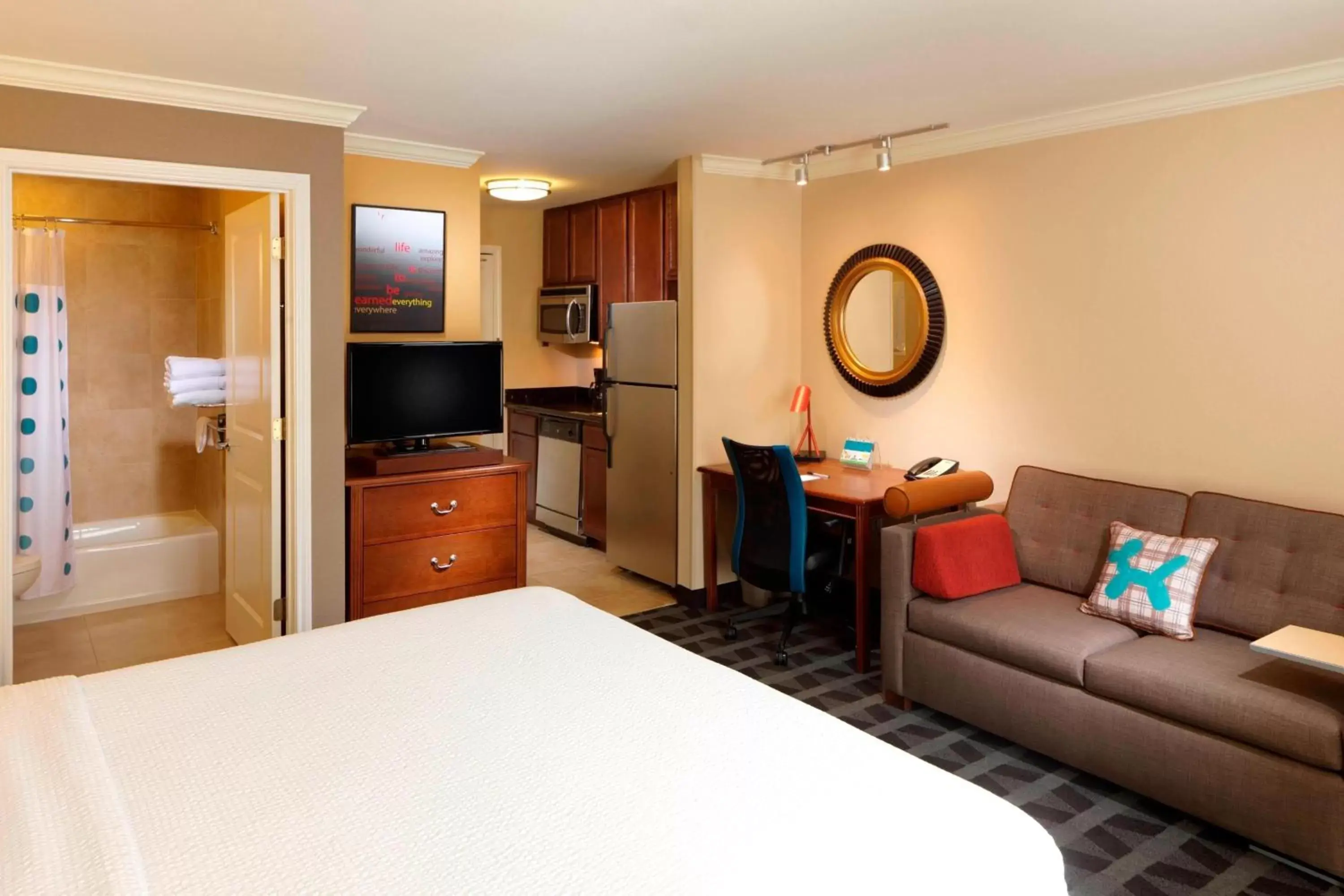 Photo of the whole room, TV/Entertainment Center in TownePlace Suites Houston Intercontinental Airport