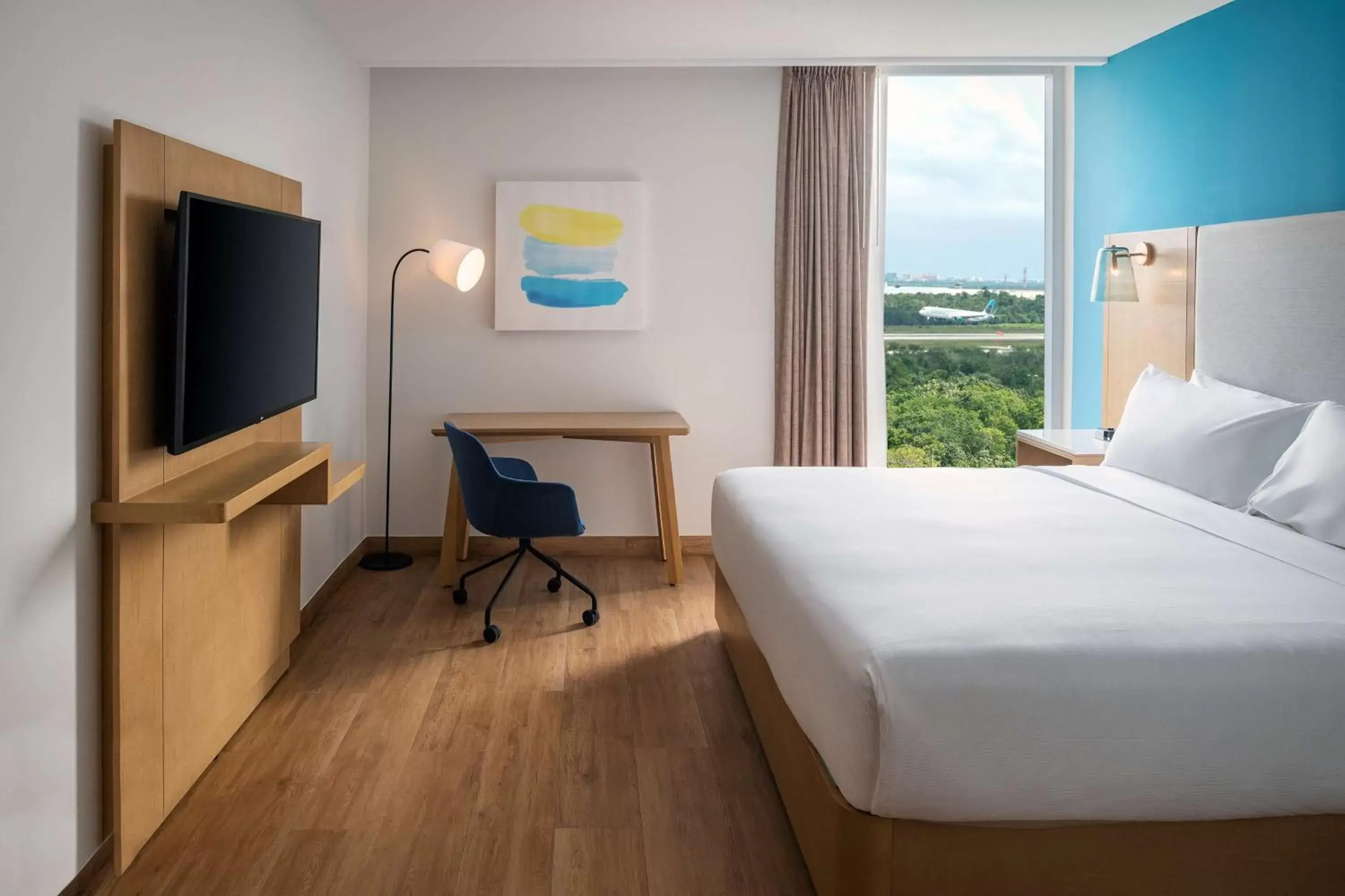 Bedroom, TV/Entertainment Center in Hilton Garden Inn Cancun Airport