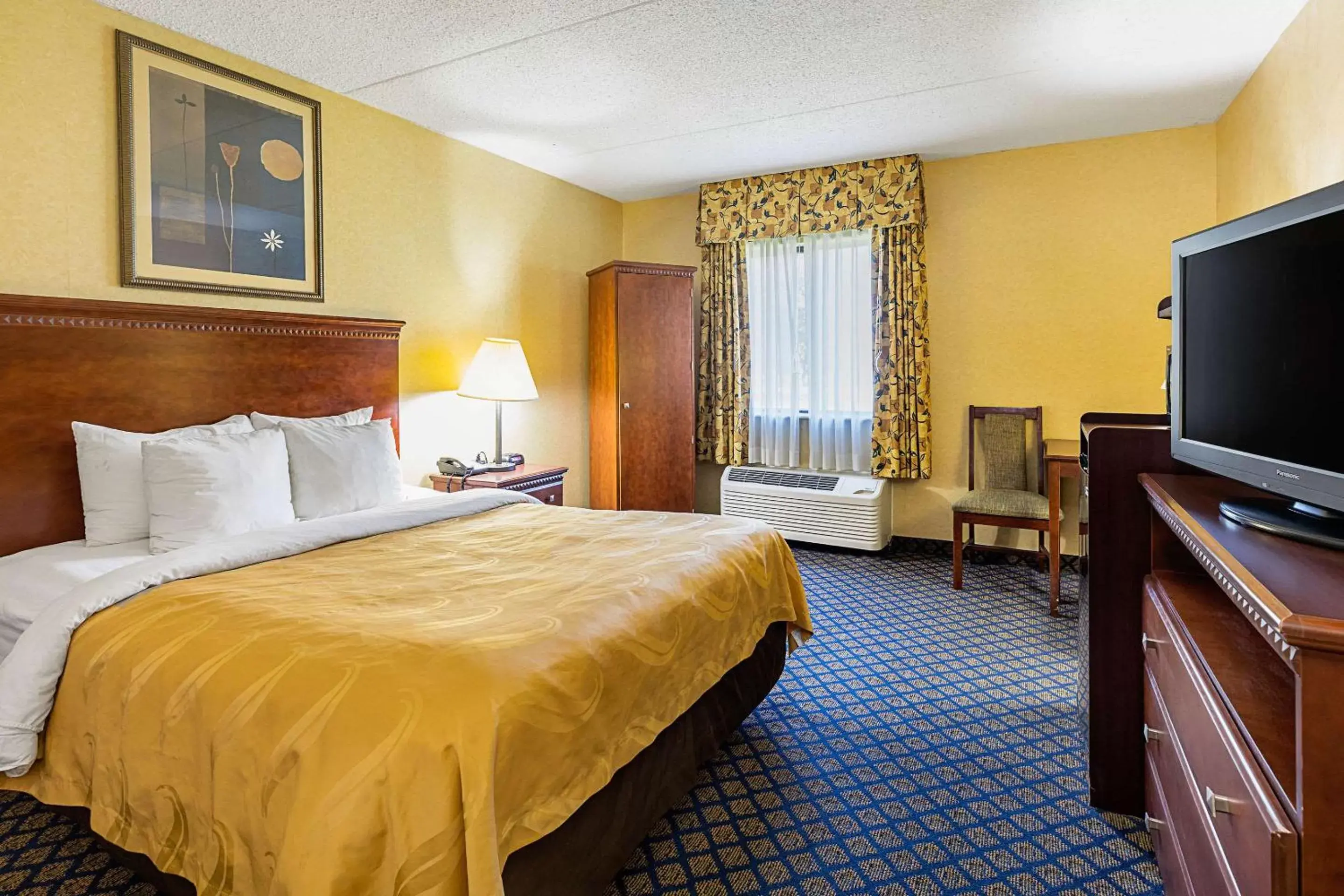 Photo of the whole room, Bed in Quality Inn & Suites Coldwater near I-69