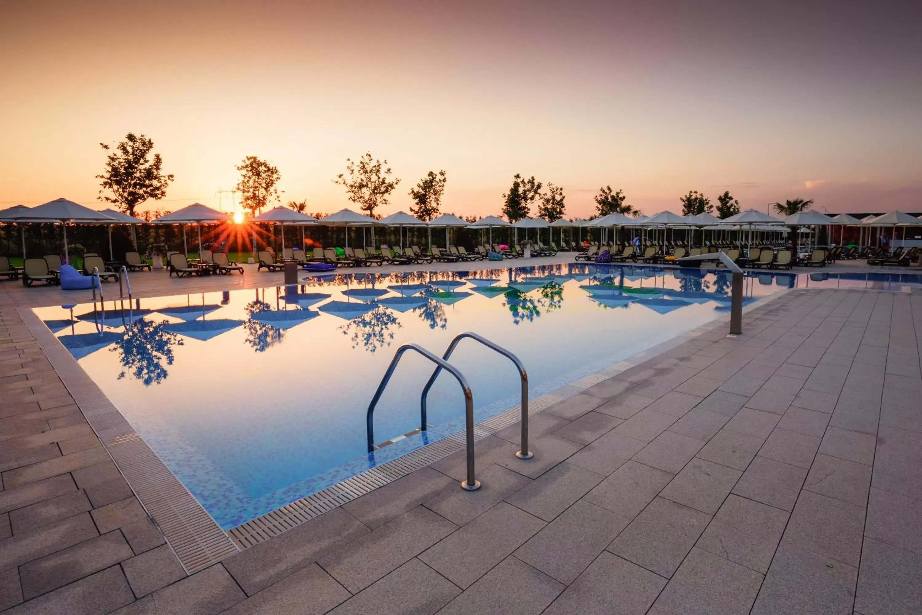 Pool view in Emerald Hotel Pool view in Emerald Hotel