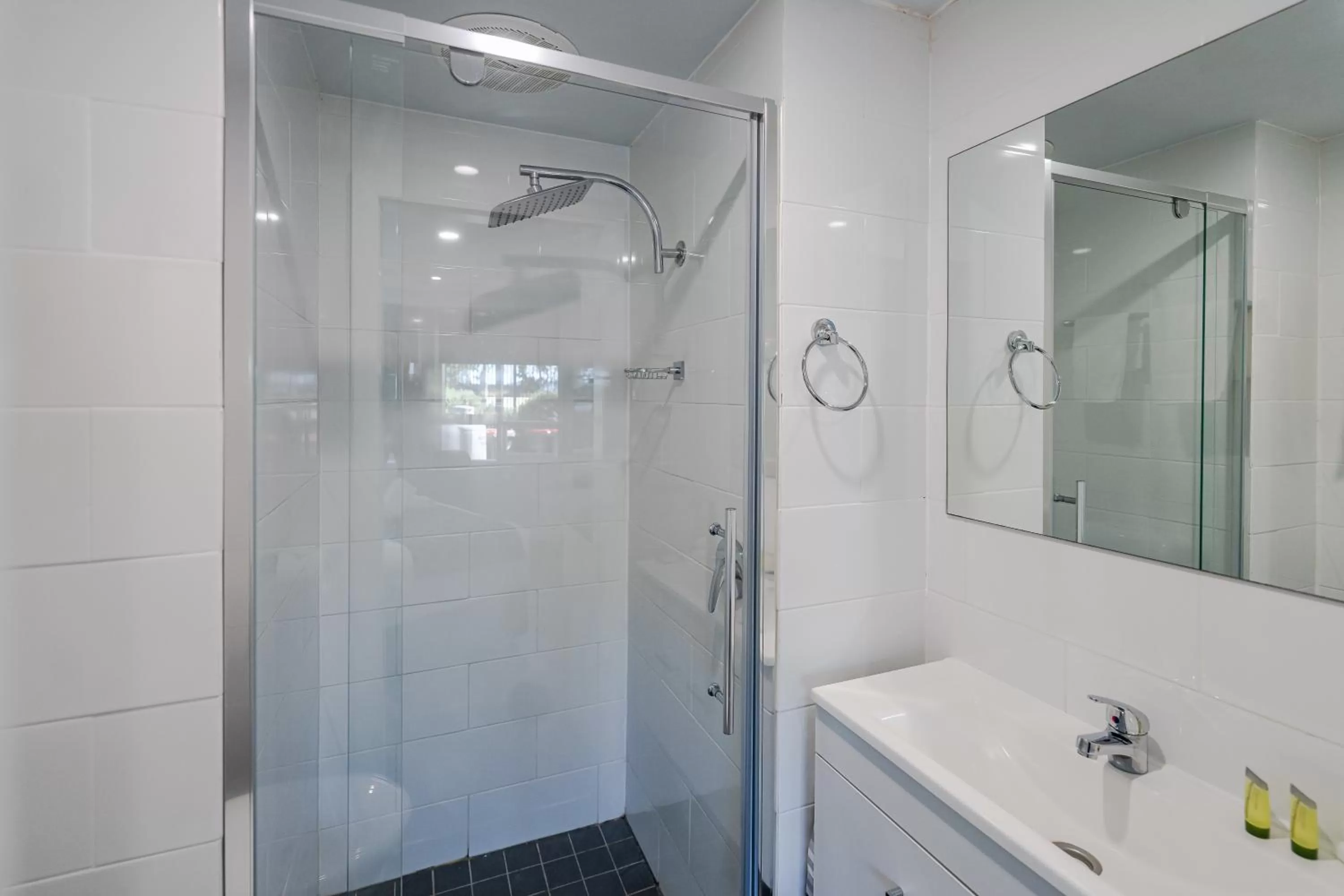 Bathroom in Bega Motel