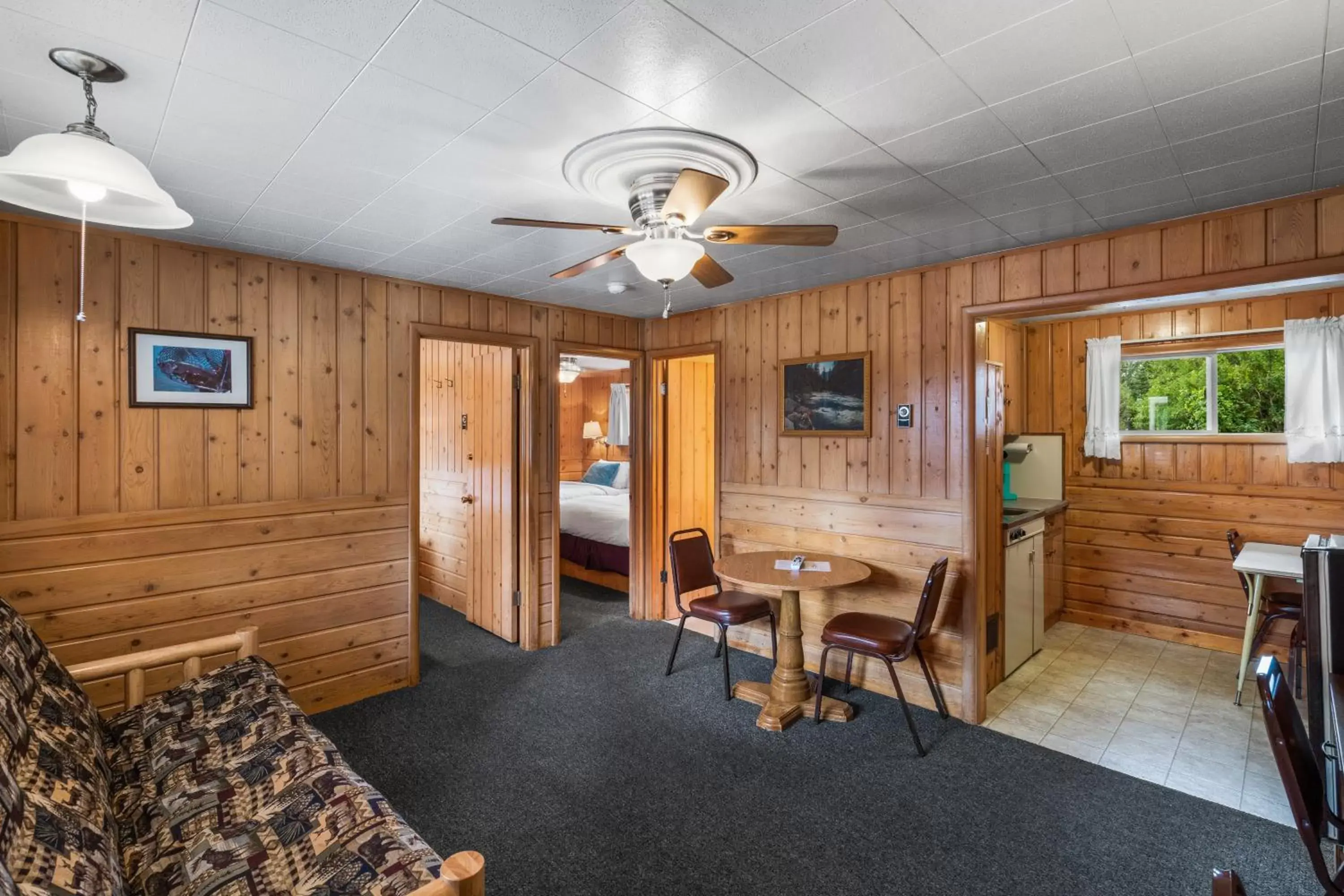 Kitchen or kitchenette in Lazy Duck Inn