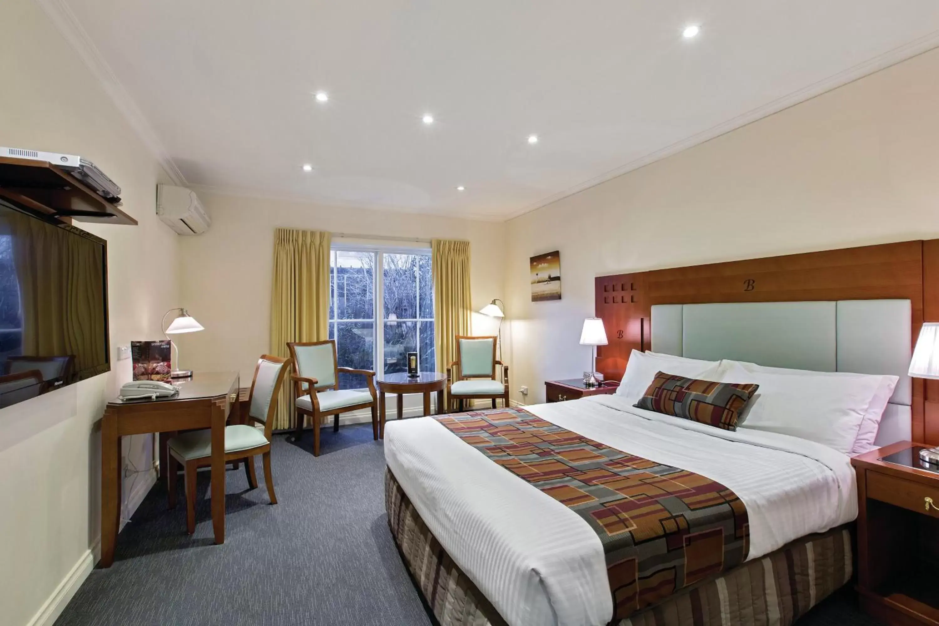 Bed in Best Western Plus Buckingham International