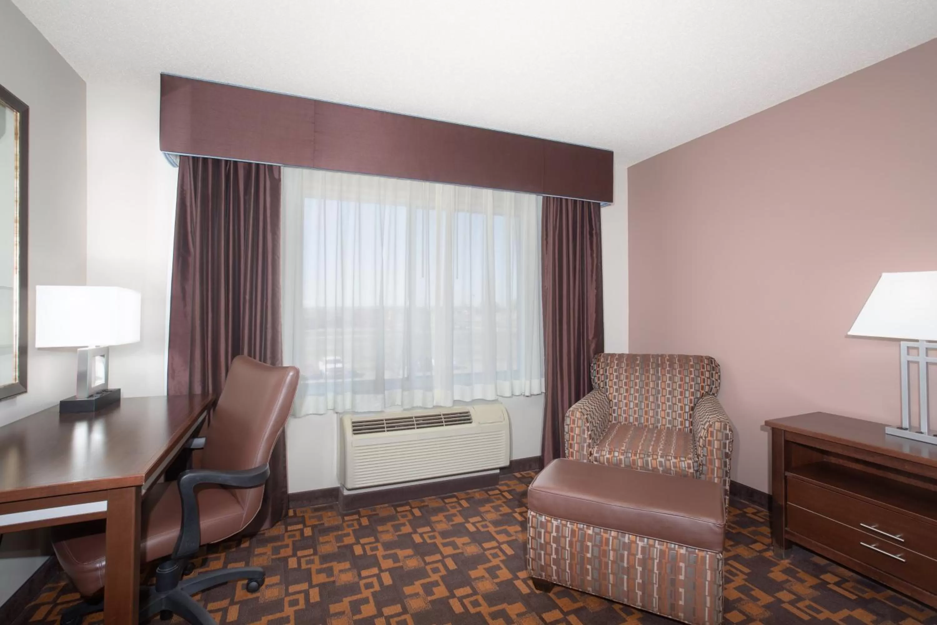 Bedroom in Holiday Inn Express & Suites Yankton by IHG