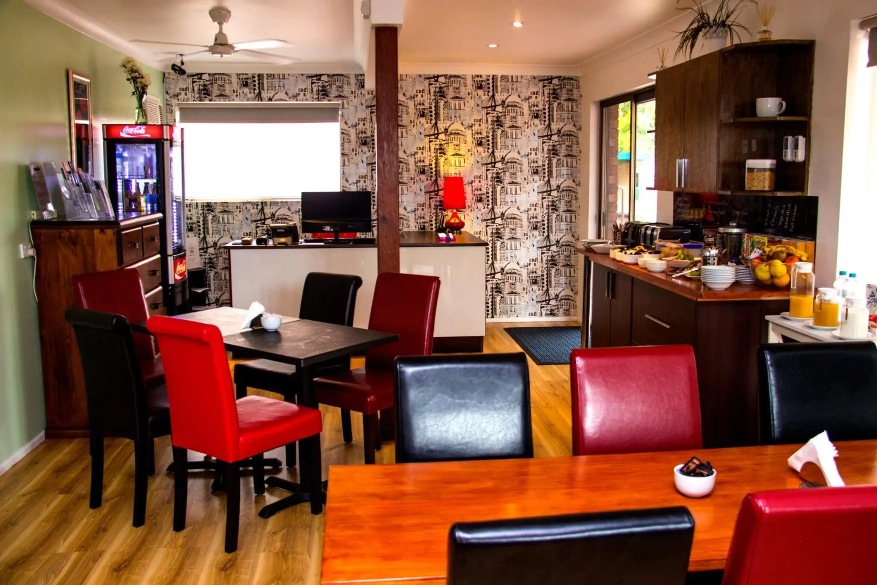 Restaurant/Places to Eat in Crescent Motel Taree