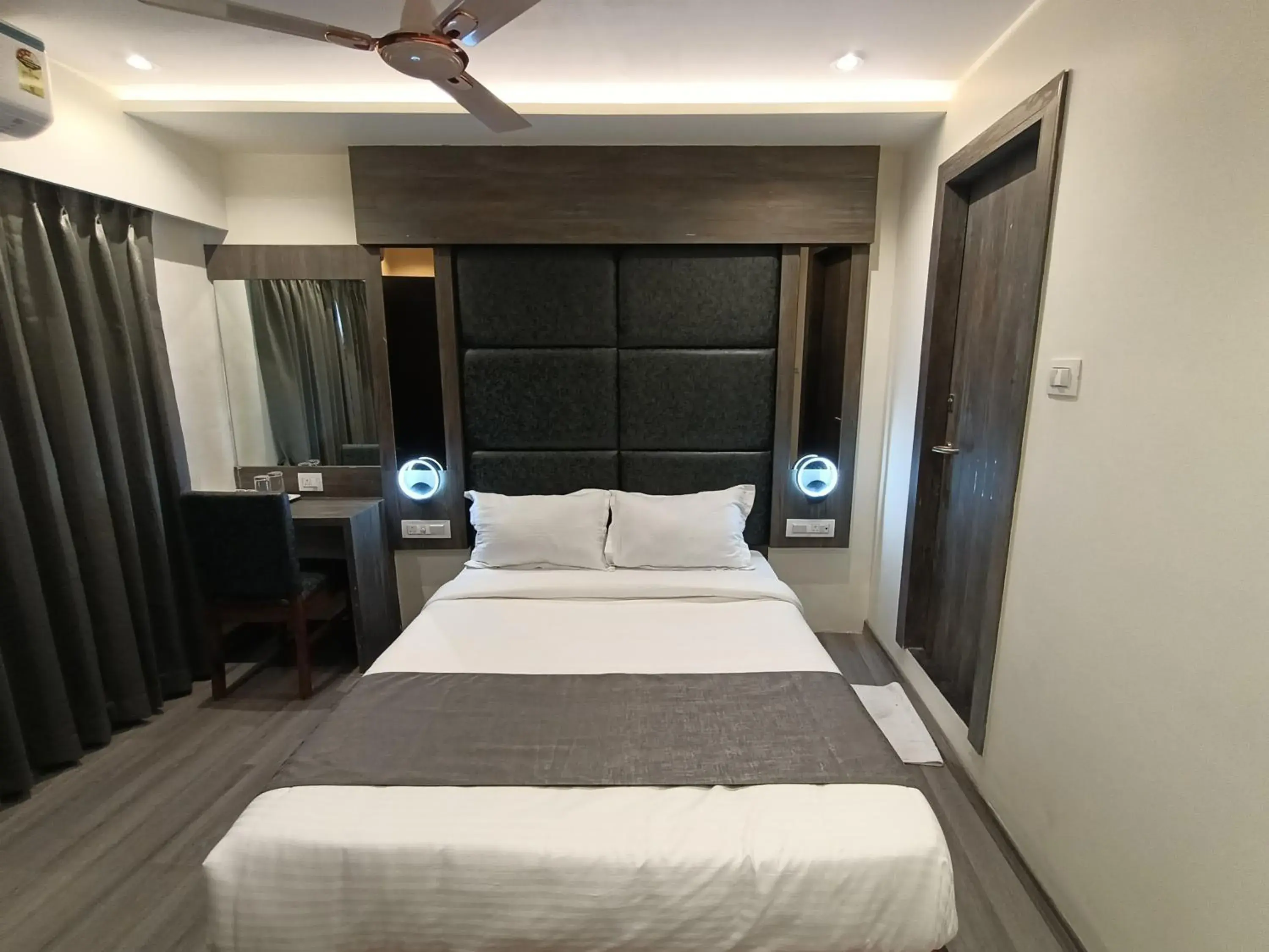 Bed in Hotel Classio Andheri