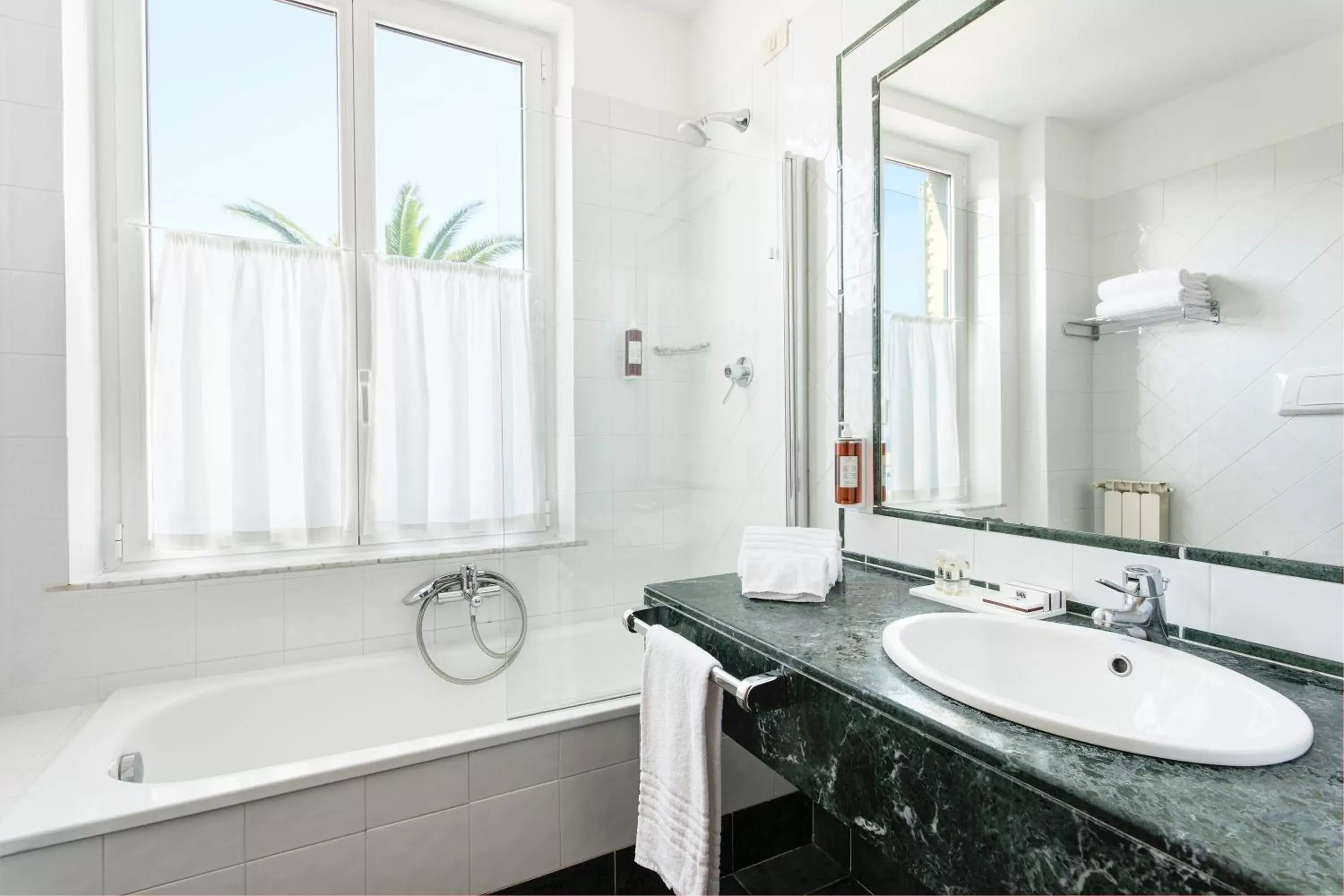 Bathroom in Grand Hotel Arenzano Bathroom in Grand Hotel Arenzano