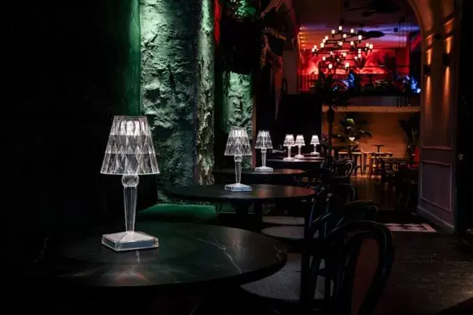 Nightclub / DJ, Lounge/Bar in Hotel Mika Downtown