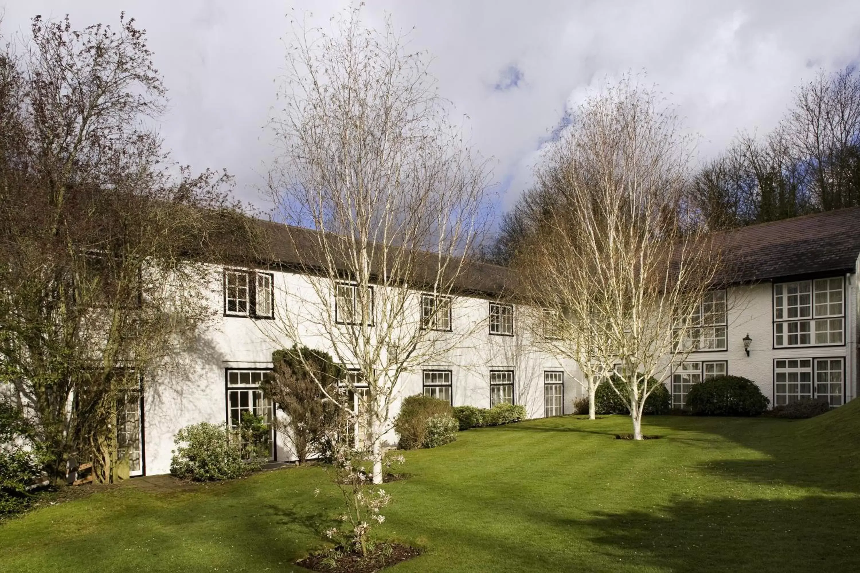 Property building in Sunday Box Hill Burford Bridge Hotel Property building in Sunday Box Hill Burford Bridge Hotel