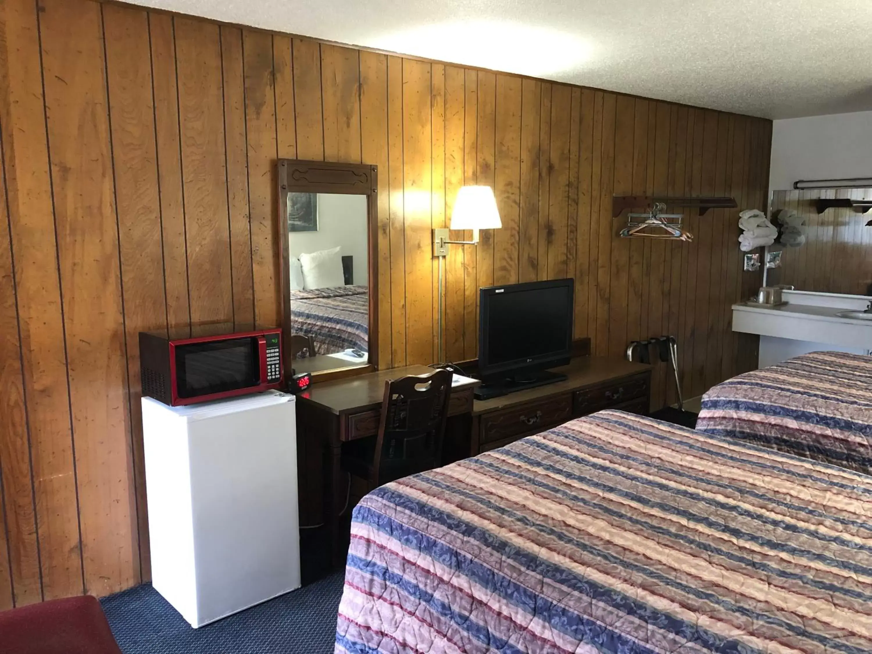 TV and multimedia, Bed in Budget Host Inn