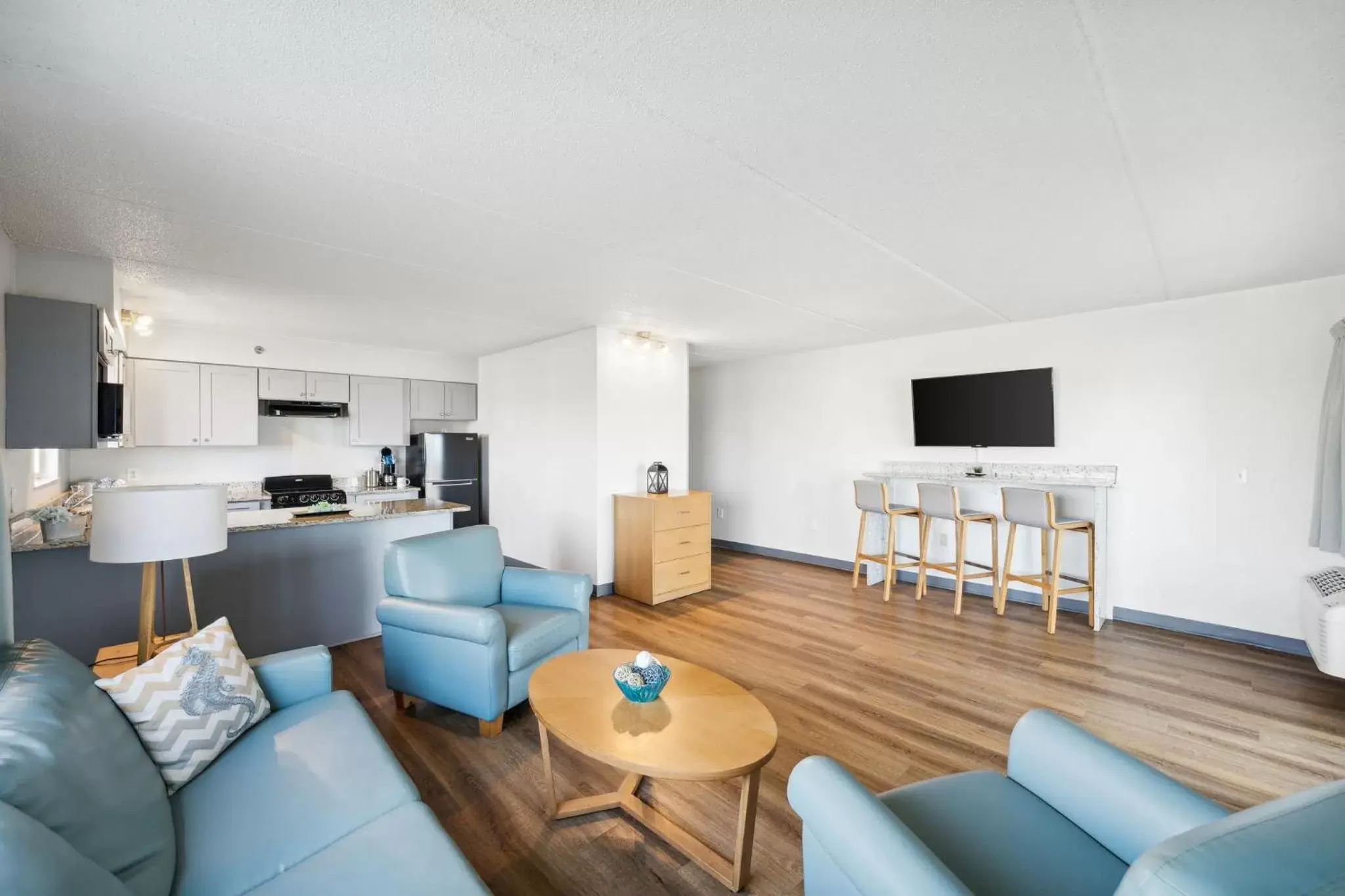 Living room in Sugar Sands Beachfront Hotel, a By The Sea Resort Living room in Sugar Sands Beachfront Hotel, a By The Sea Resort