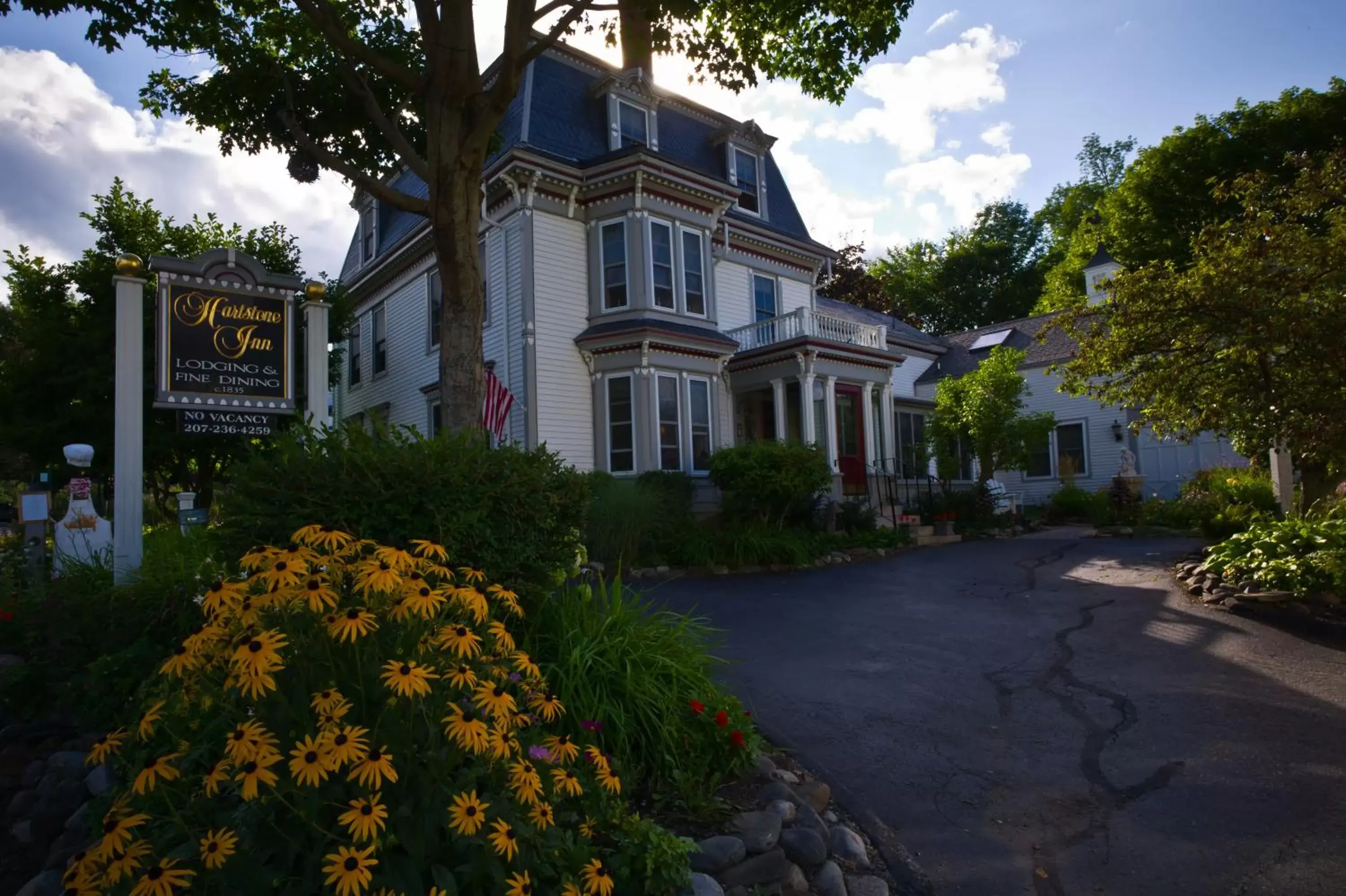 Property Building in Hartstone Inn & Hideaway