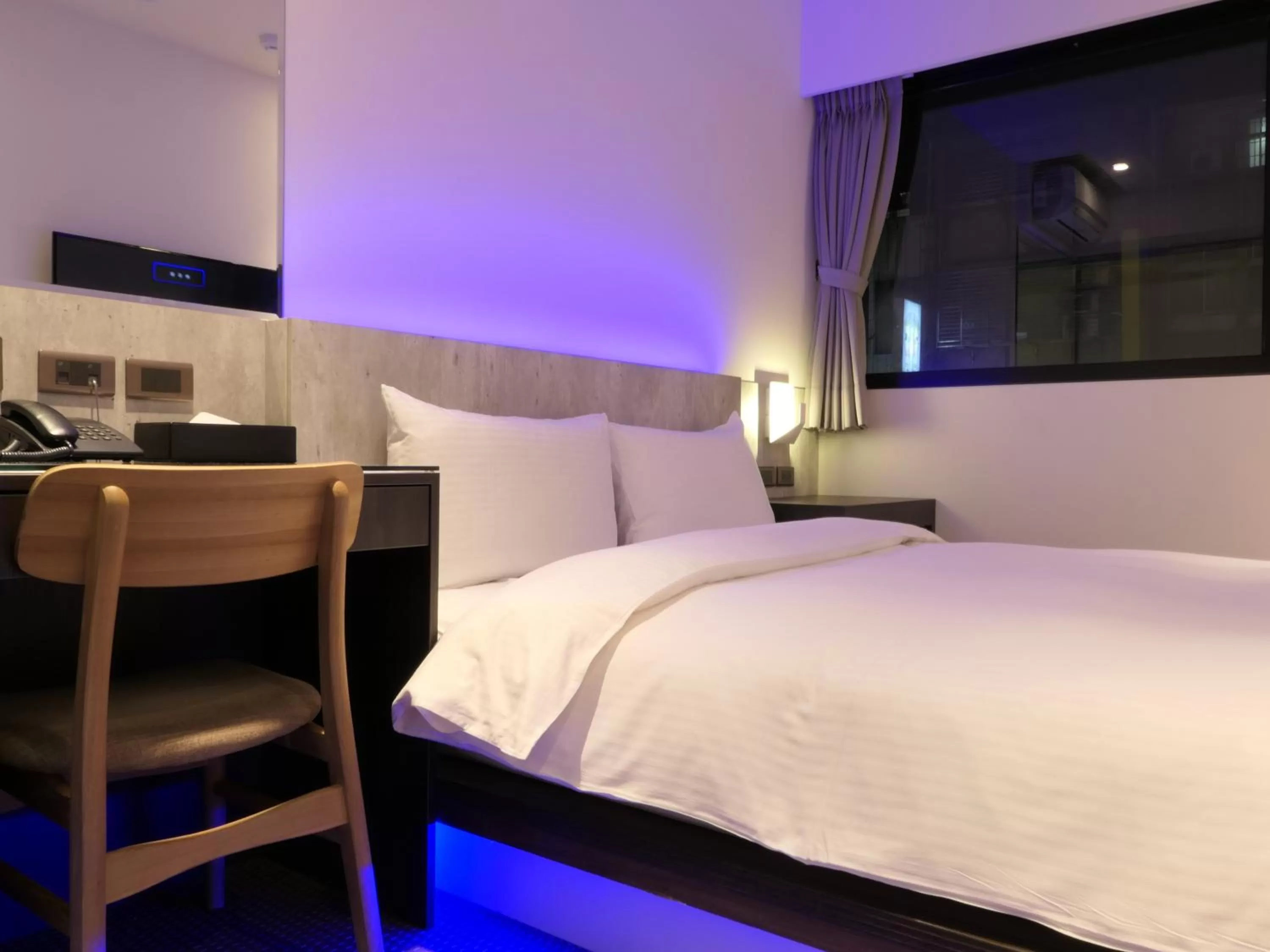 Photo of the whole room, Bed in 泊居旅店二館 Oursinn Hotel 2