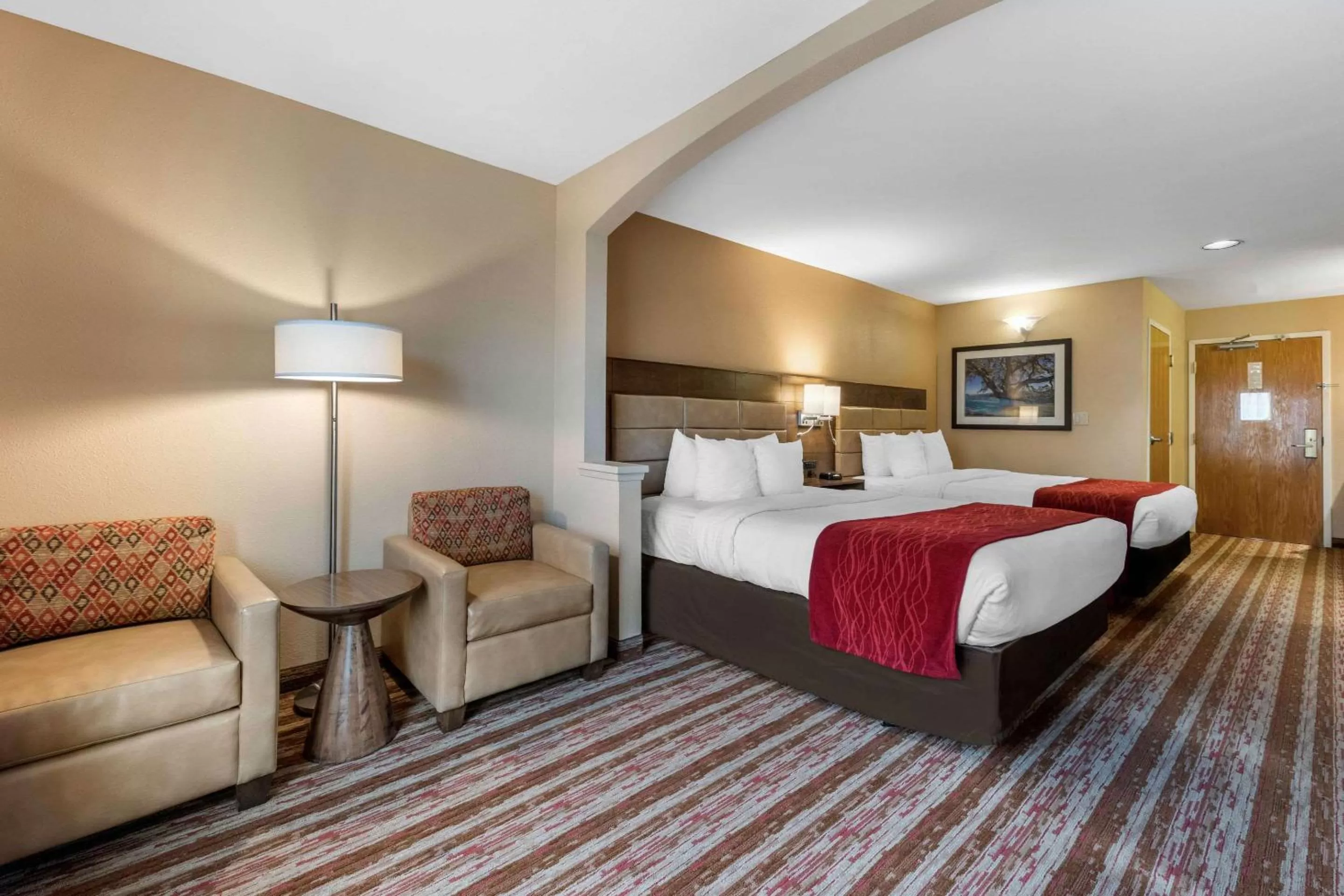 Photo of the whole room, Bed in Comfort Inn South San Jose - Morgan Hill