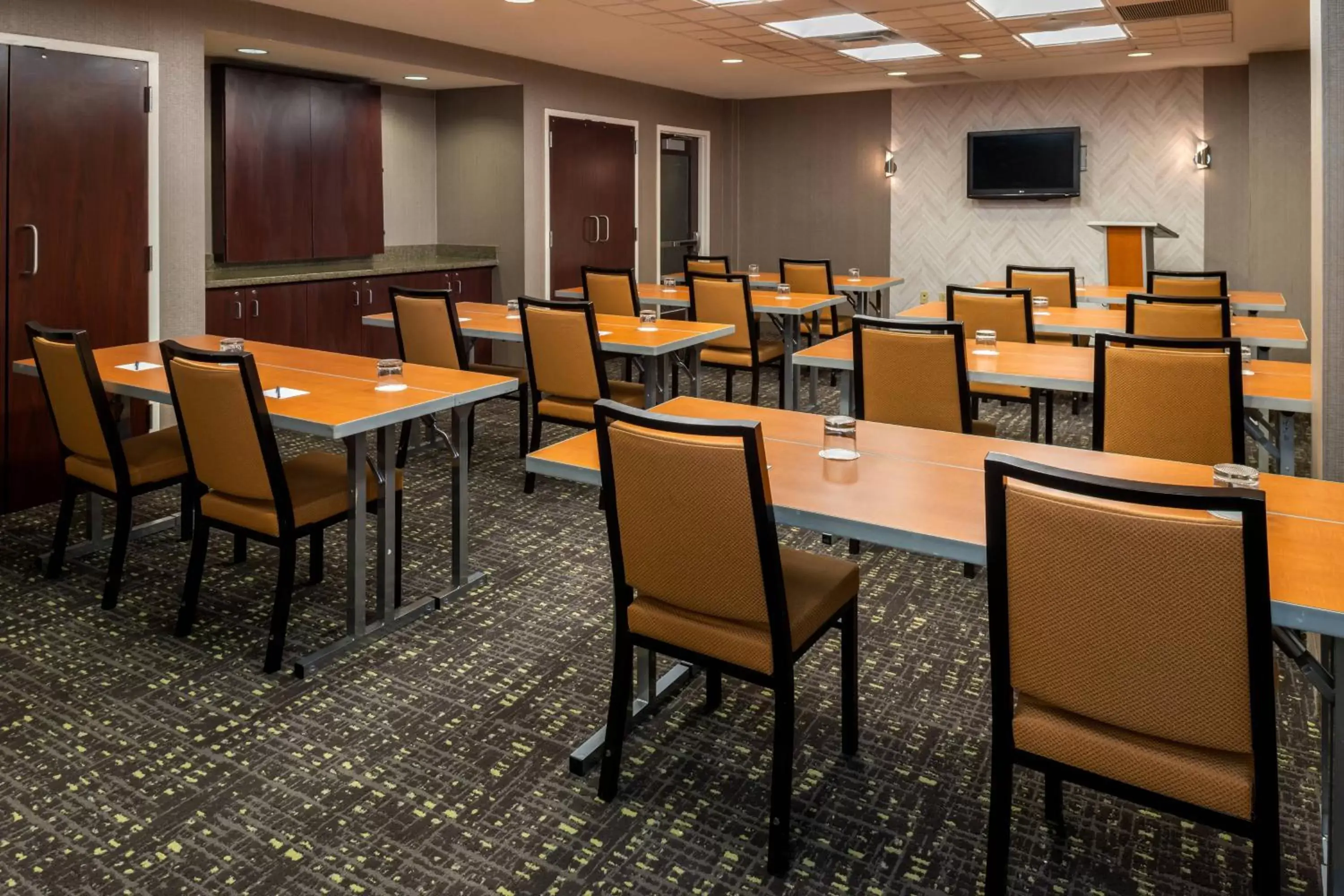 Meeting/conference room, Restaurant/Places to Eat in SpringHill Suites by Marriott Pittsburgh North Shore