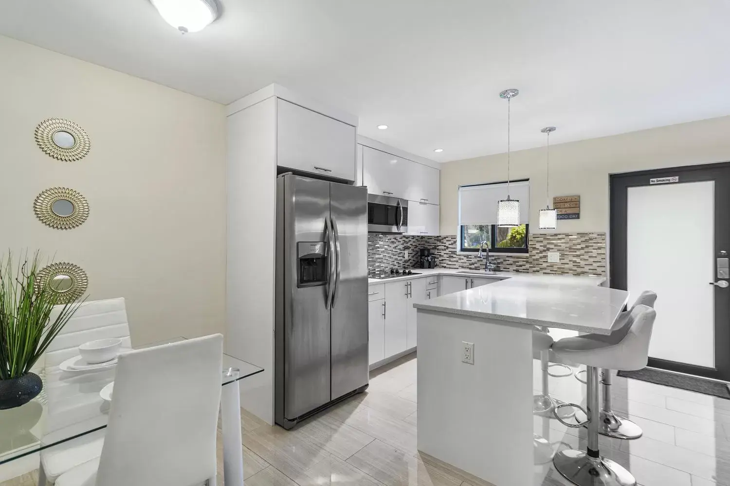 Kitchen or kitchenette, Bathroom in Alani Bay Condos