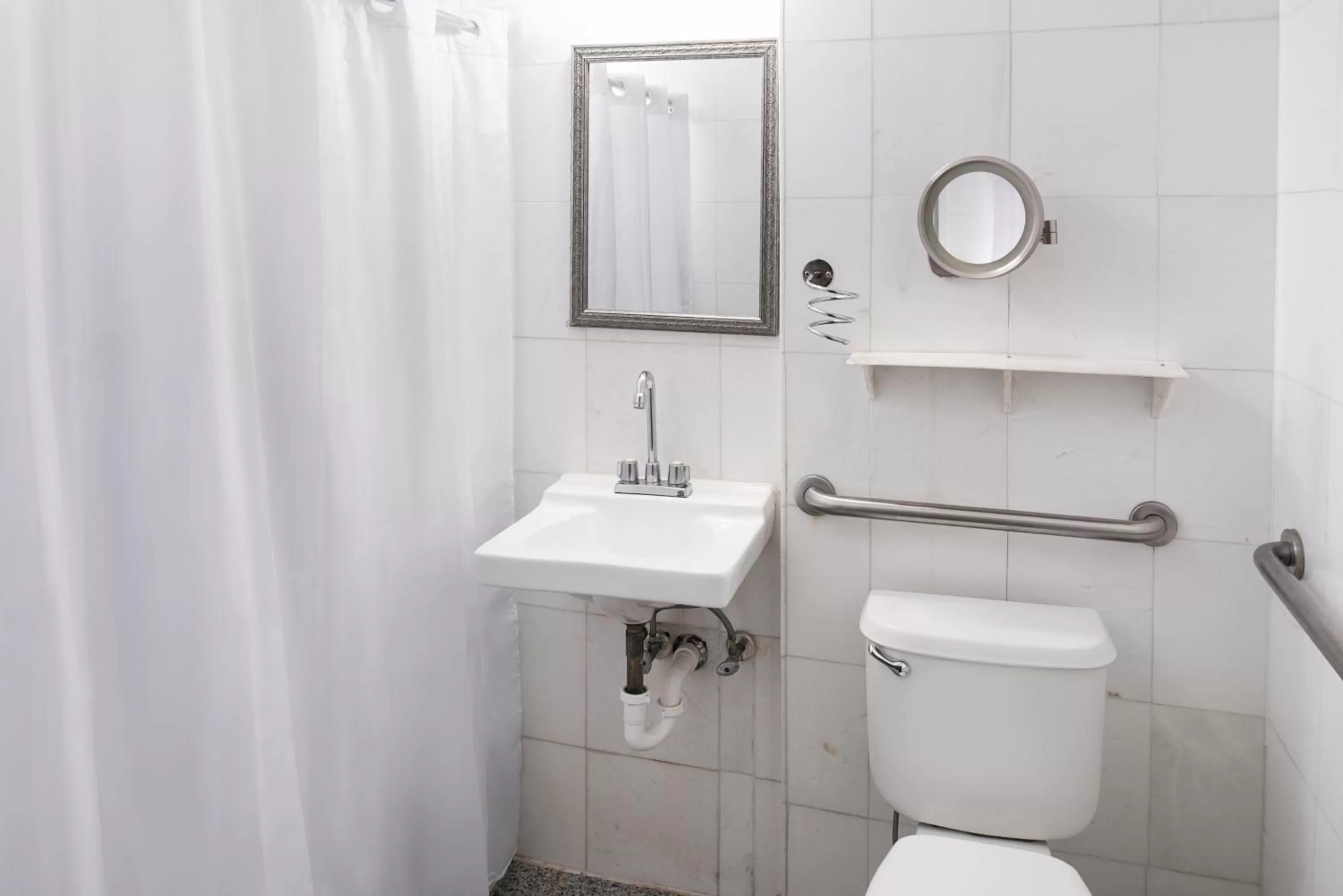 Bathroom in Sherry Frontenac Oceanfront