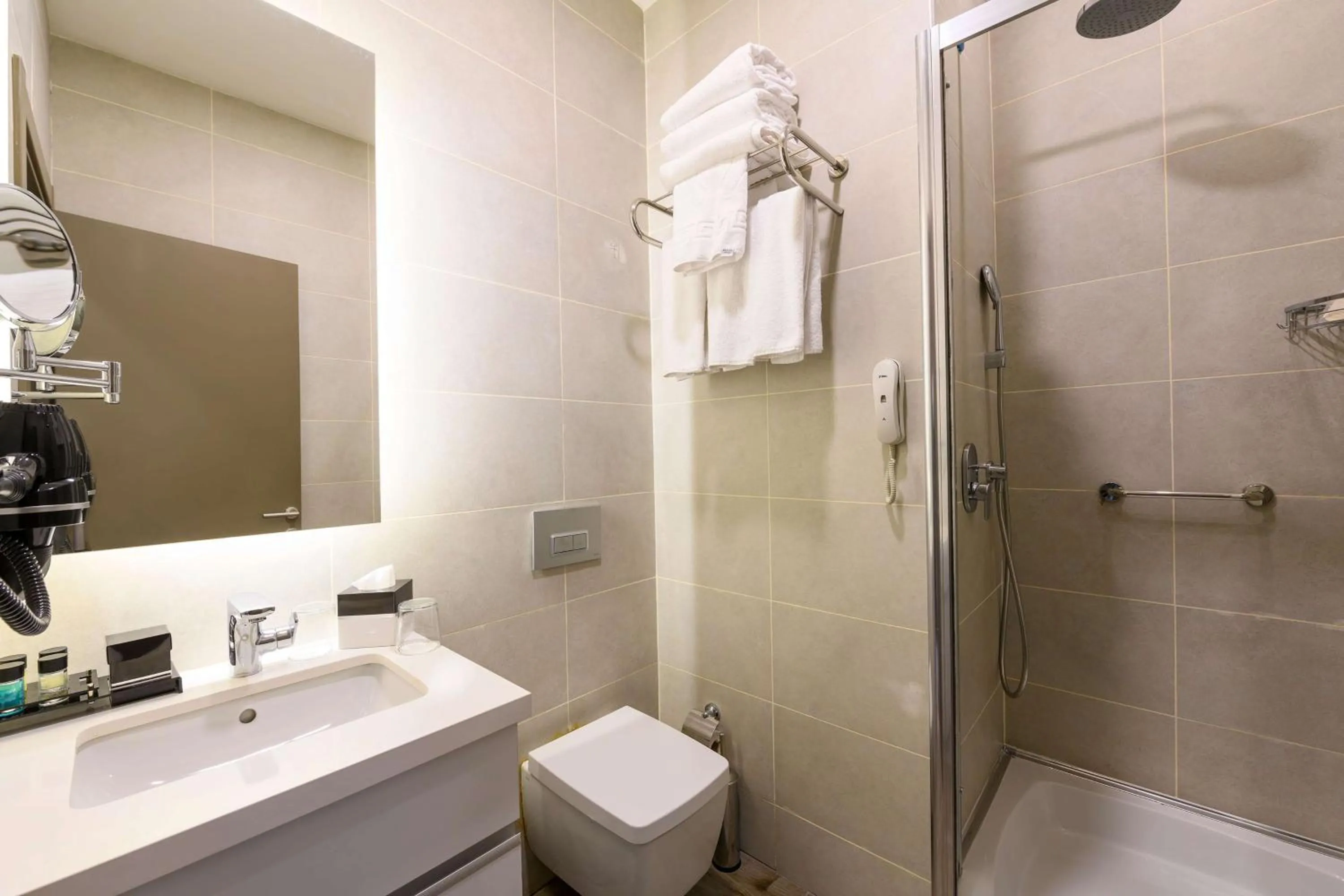 Toilet in La Quinta by Wyndham Istanbul Gunesli