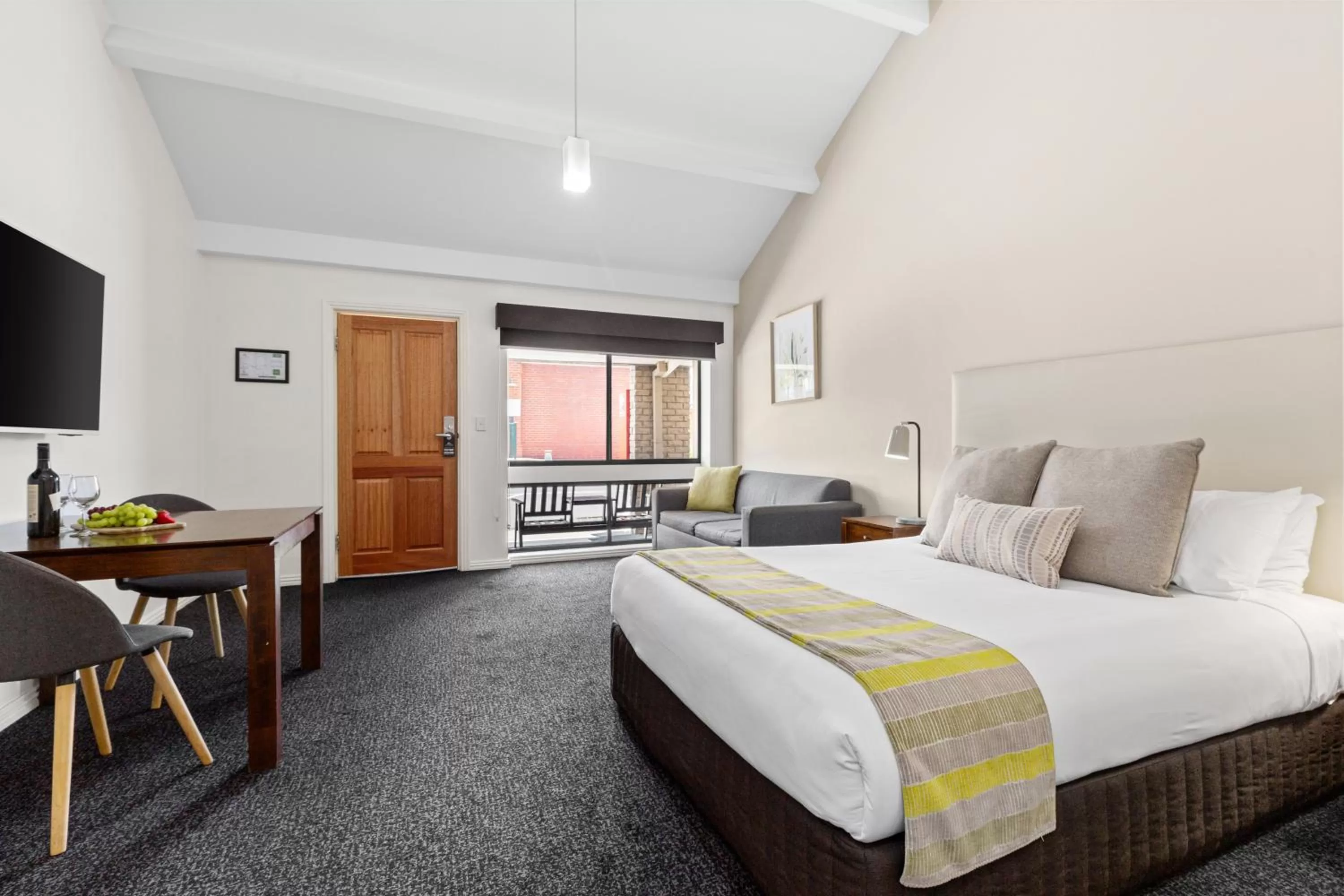 Photo of the whole room, Bed in All Seasons Resort Hotel Bendigo