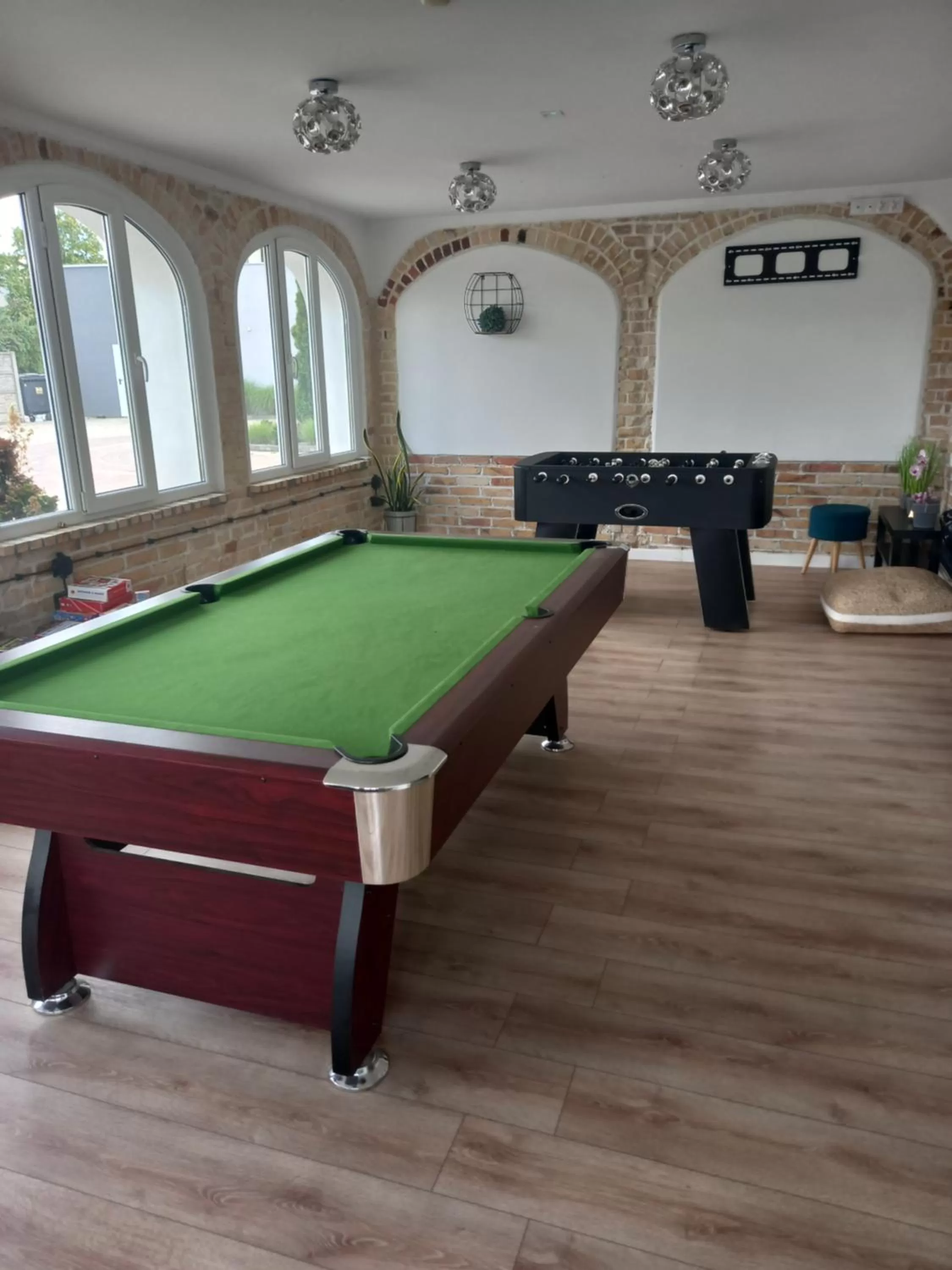 Communal lounge/ TV room in Leon's Rooms