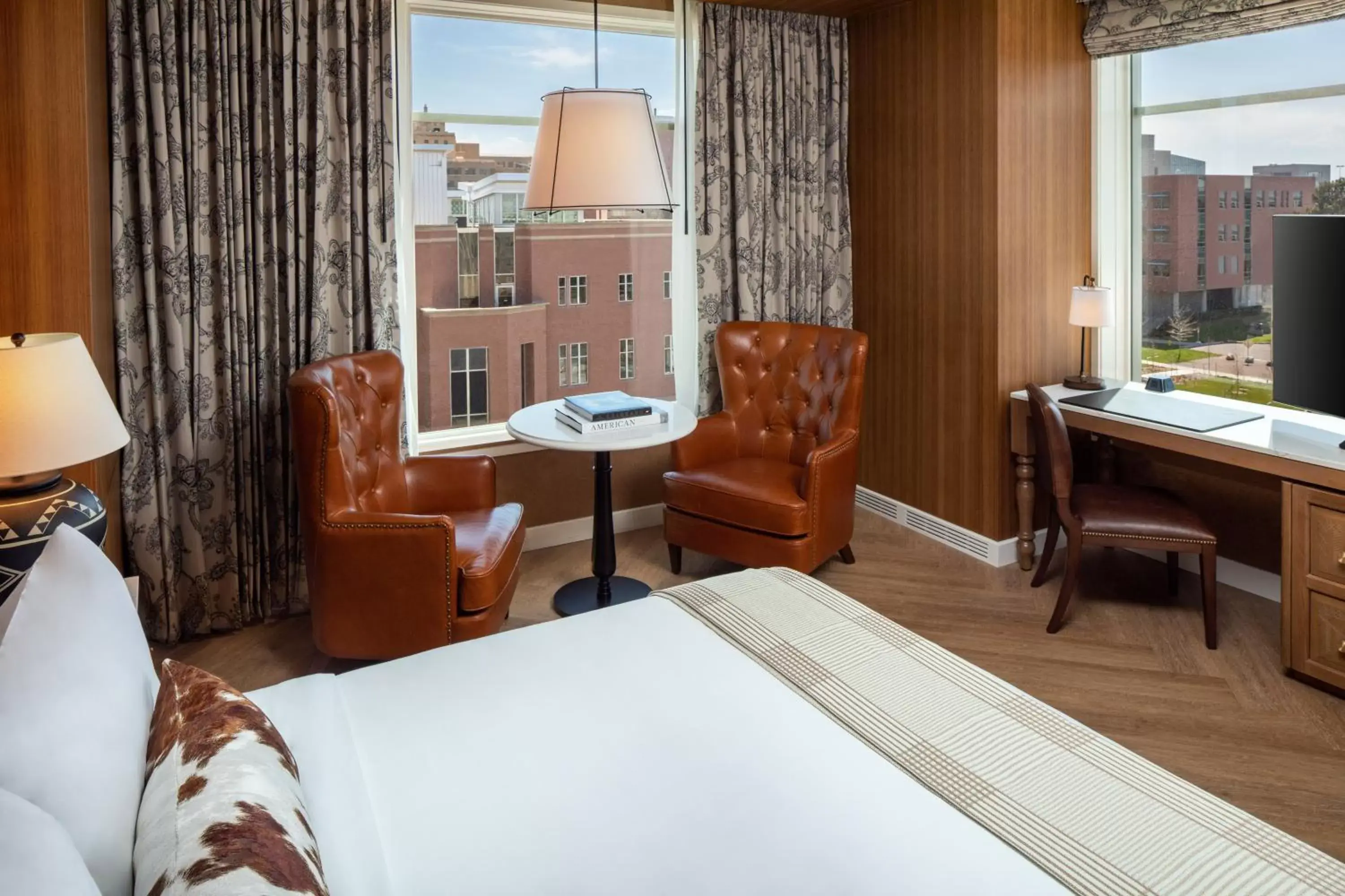 Bed in The Benson Hotel & Faculty Club Bed in The Benson Hotel & Faculty Club