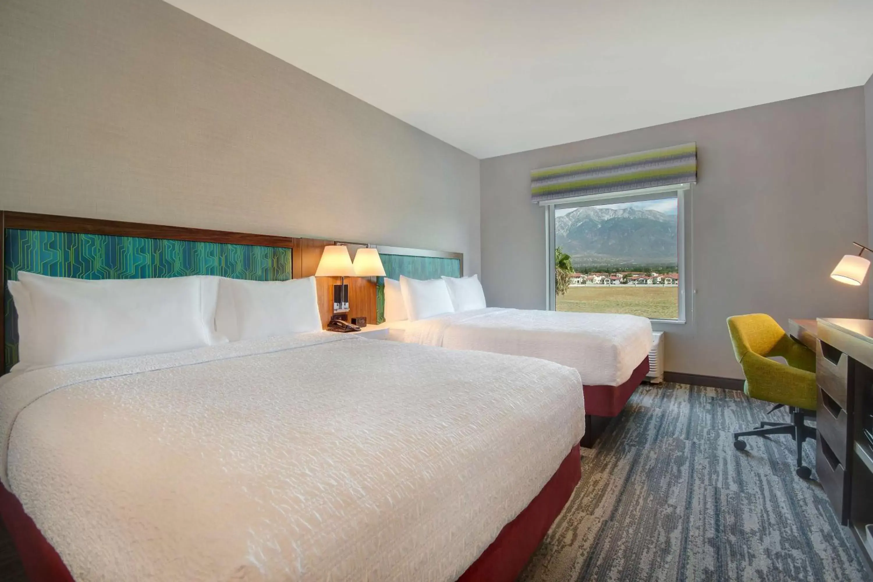 Bedroom, Bed in Hampton Inn & Suites By Hilton Rancho Cucamonga