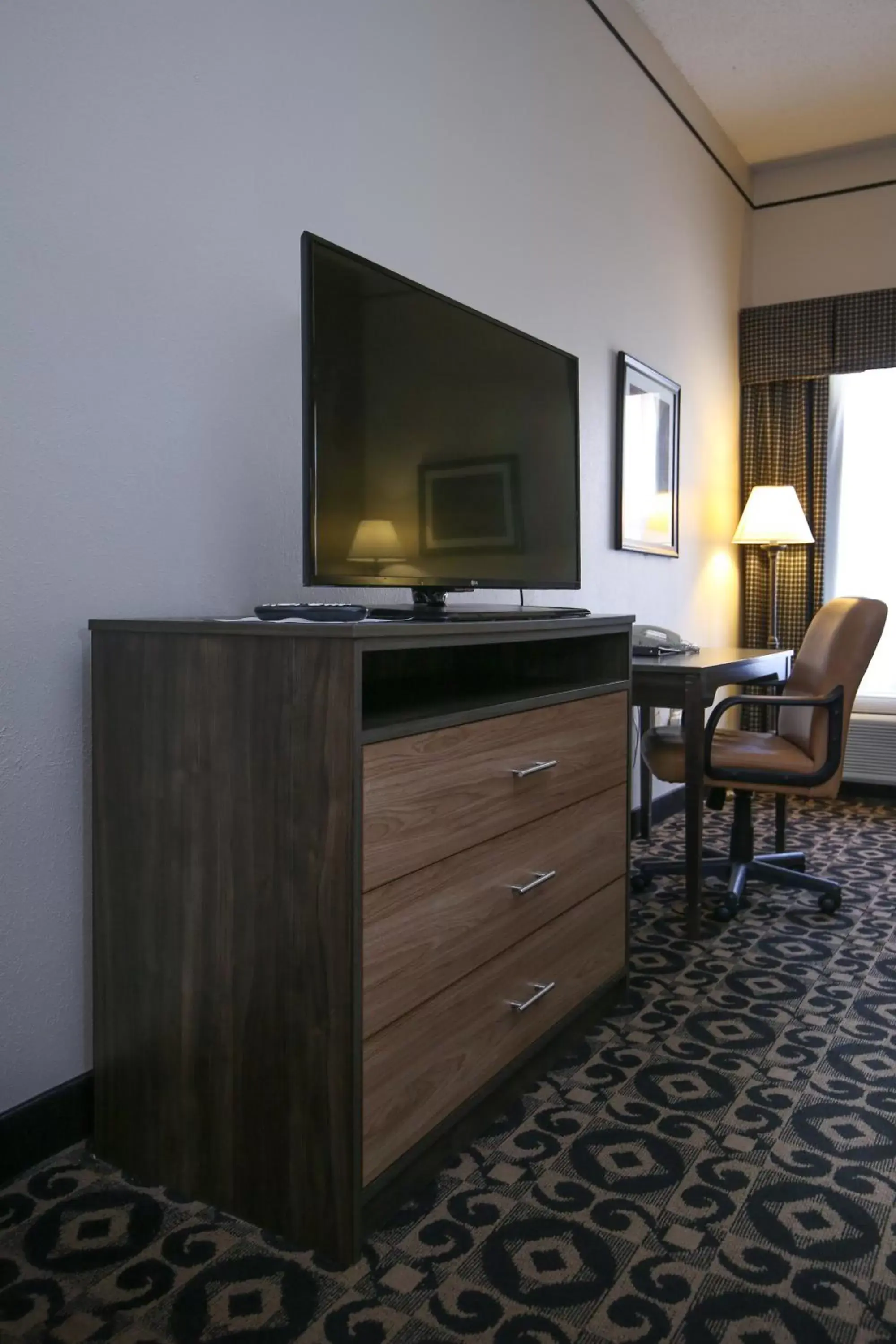TV and multimedia, TV/Entertainment Center in Quality Inn & Suites Boone - University Area