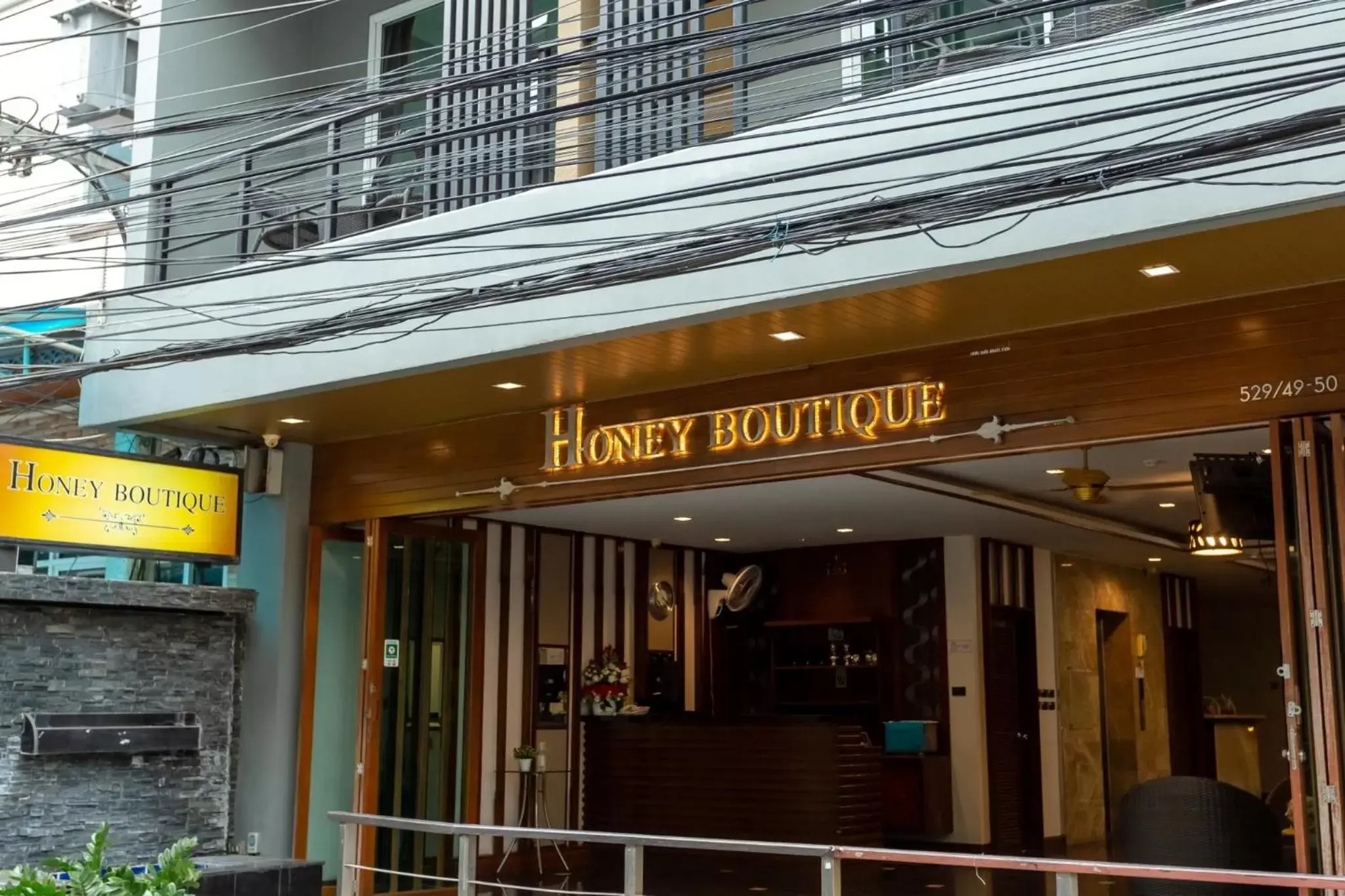 Facade/entrance in Honey Boutique Hotel Facade/entrance in Honey Boutique Hotel