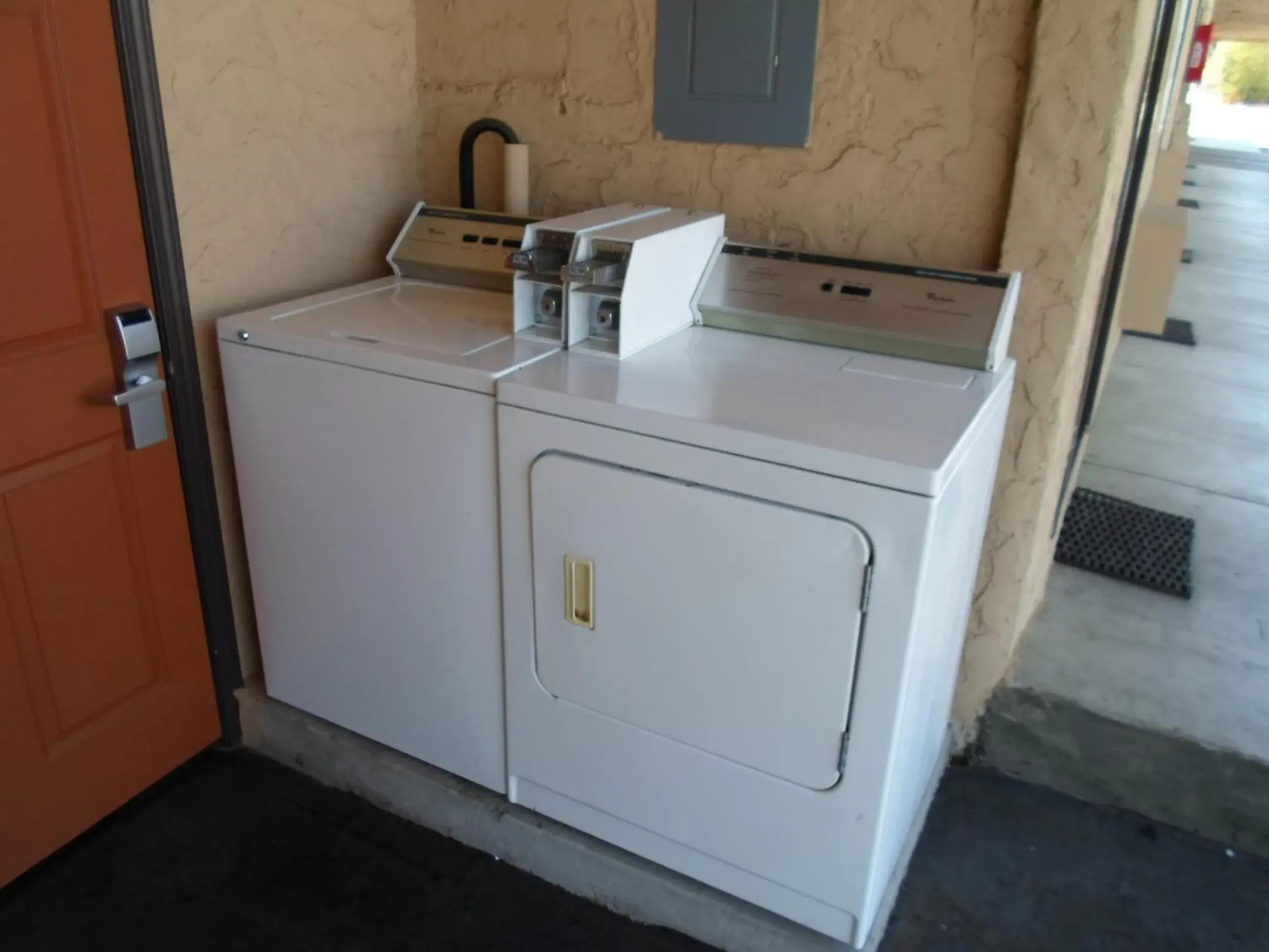 Kitchen/Kitchenette in Economy Inn Morgan Hill