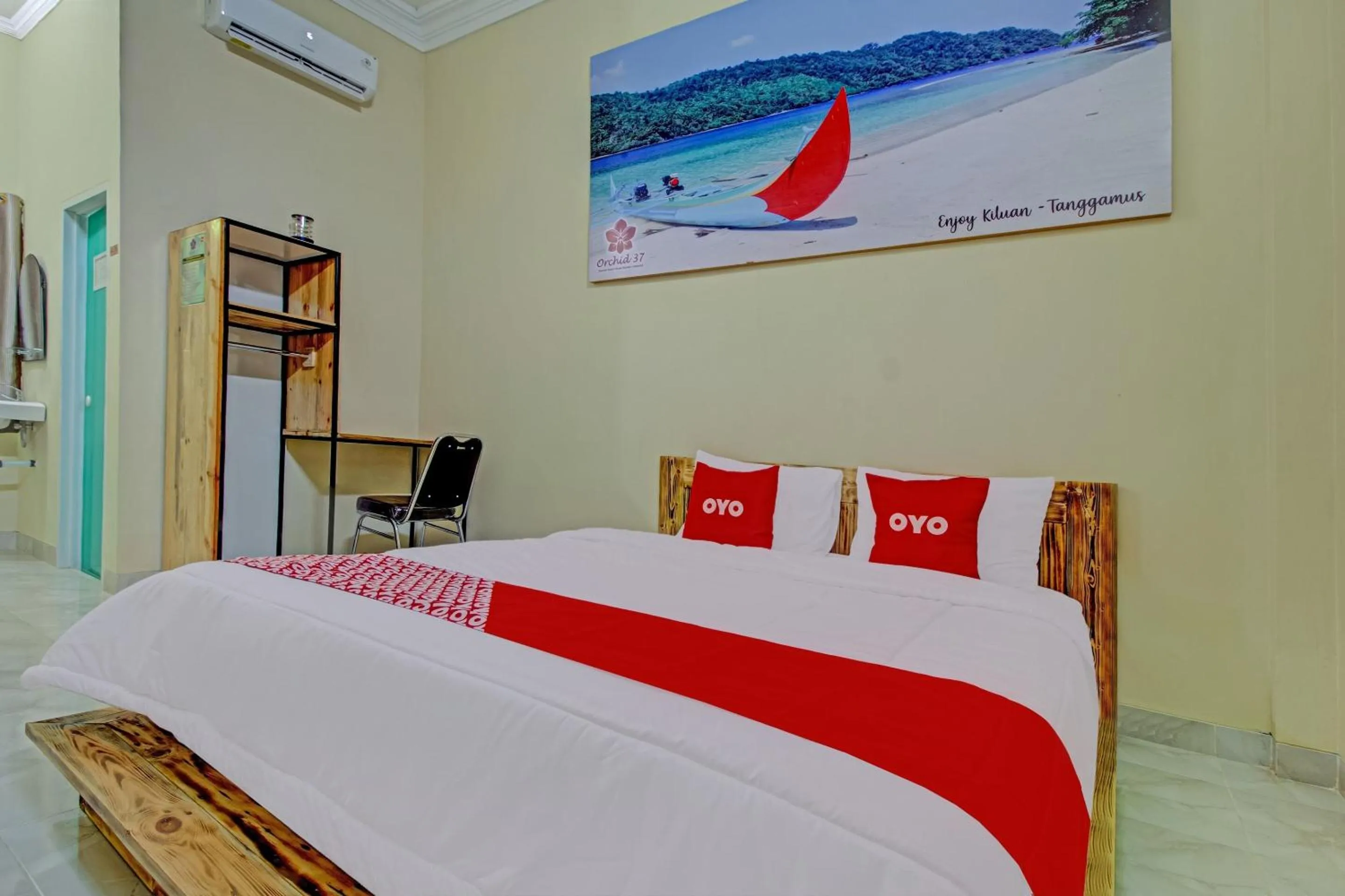 Bedroom, Bed in OYO 3774 Orchid 37 Syariah Guest House