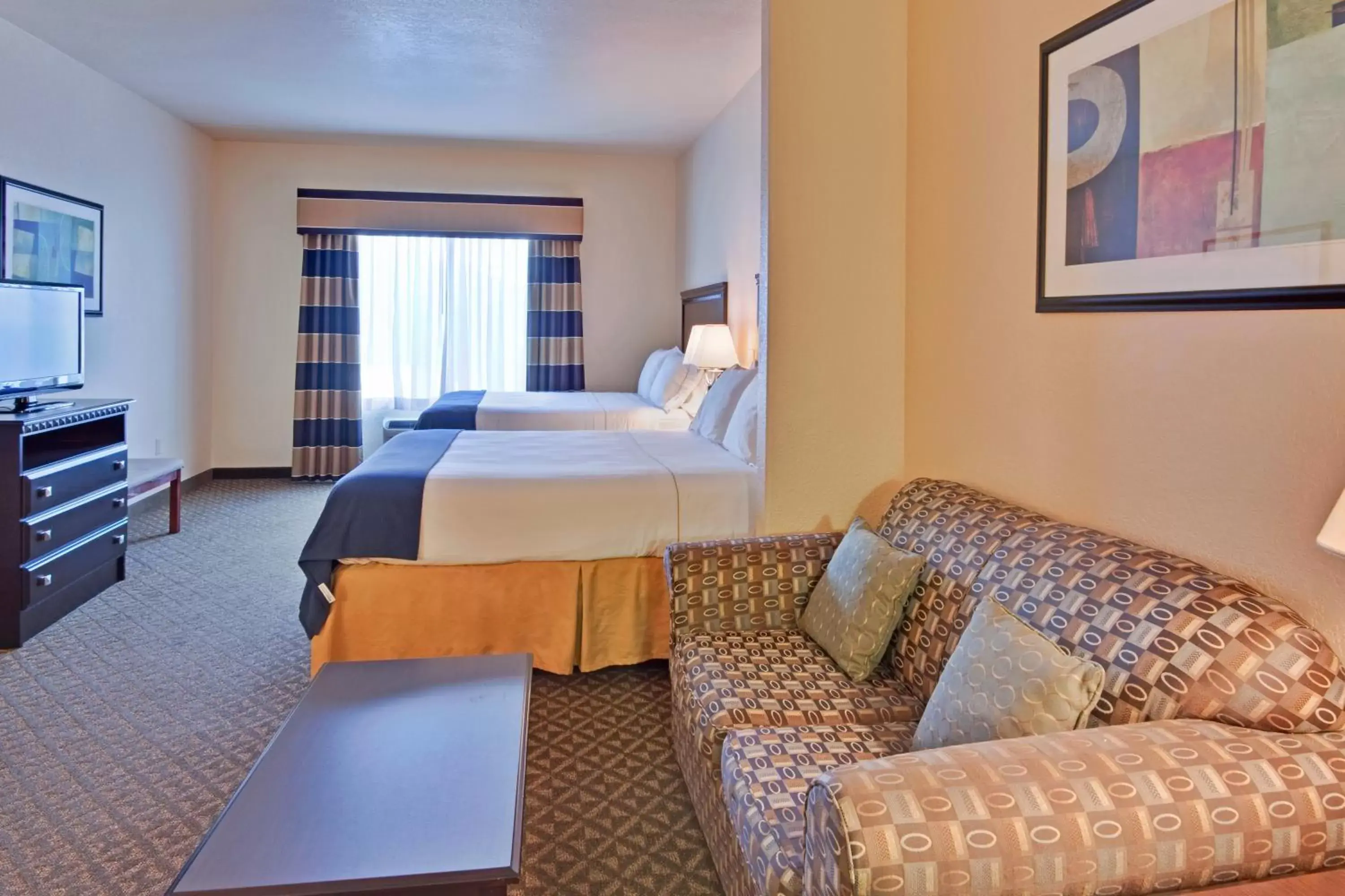 Day, Bed in Holiday Inn Express Delano Highway 99, an IHG Hotel