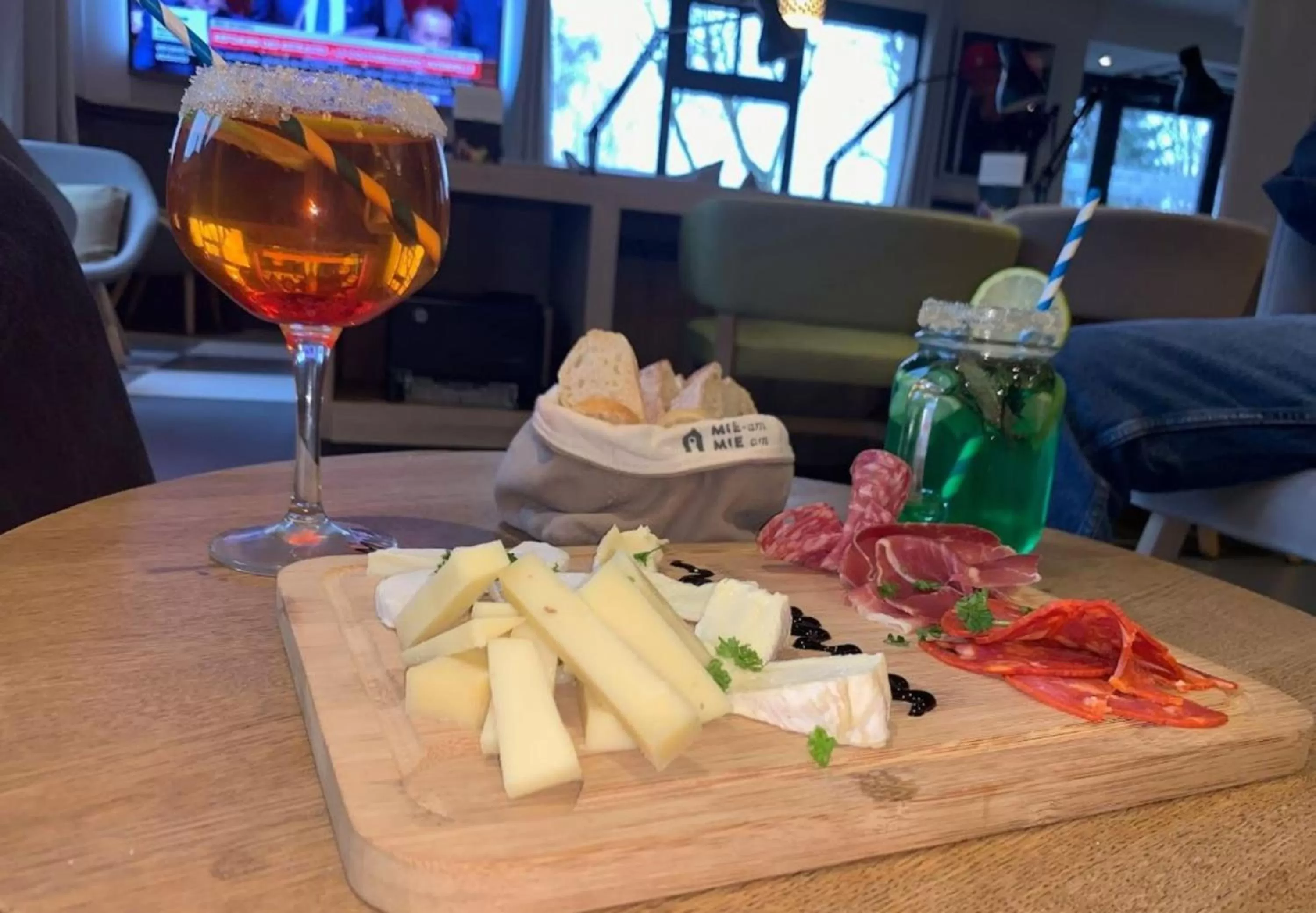 Lounge or bar in Campanile Villepinte - Parc des Expositions