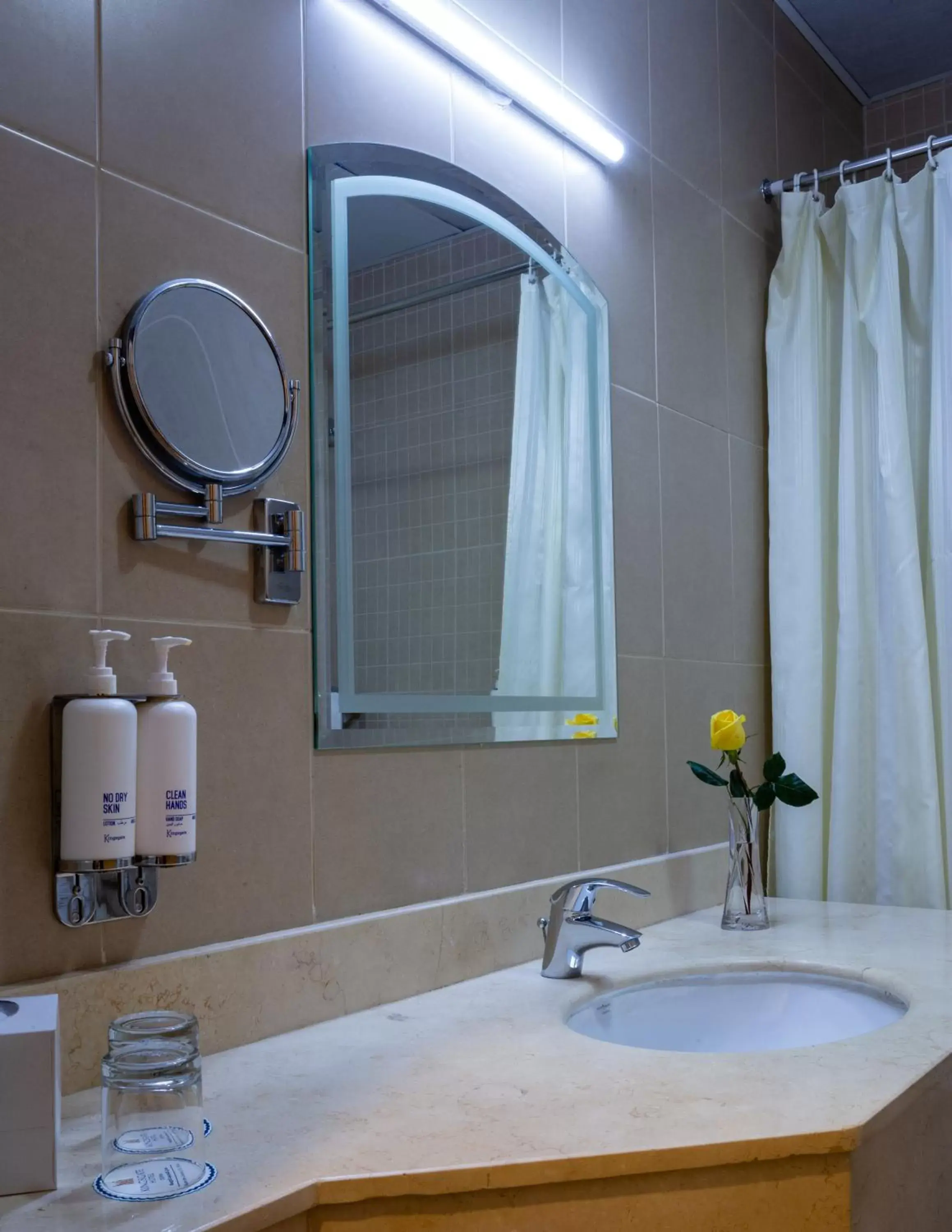 Bathroom in Kingsgate Hotel Doha by Millennium Hotels.