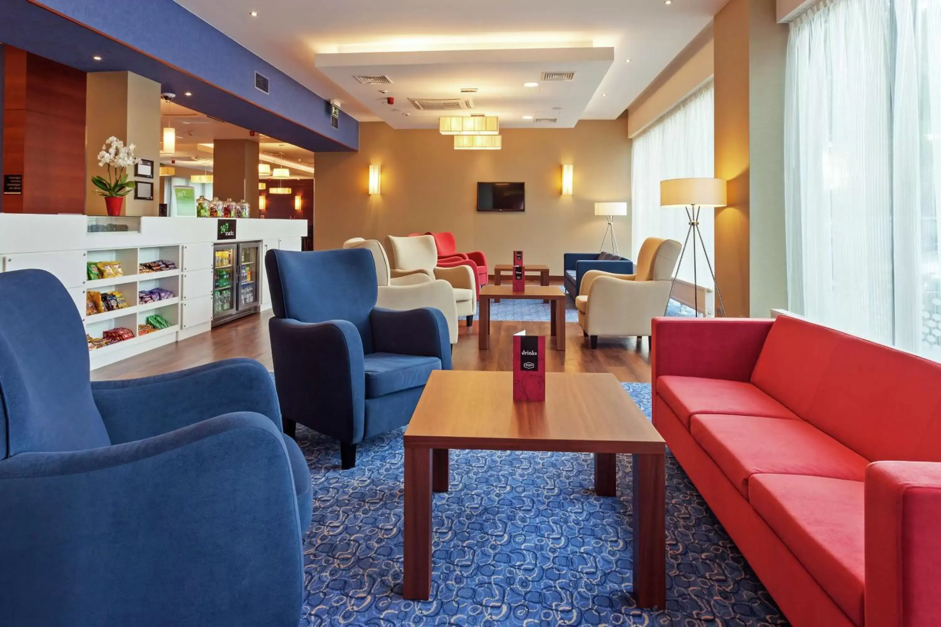 Lobby or reception, Lounge/Bar in Hampton by Hilton Warsaw Airport