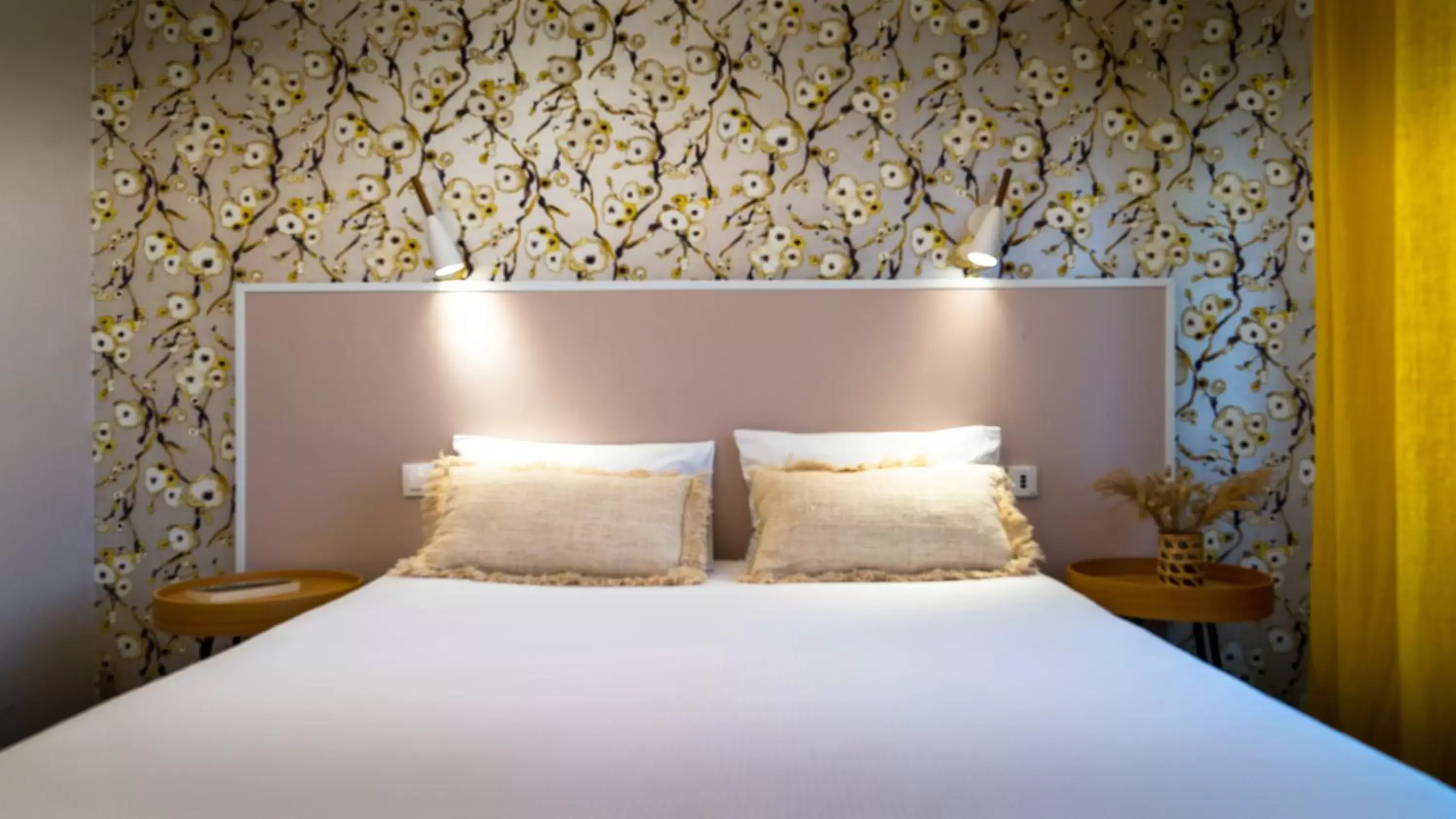 Bed in The Originals City, Hôtel Armen Le Triton, Roscoff (Inter-Hotel)