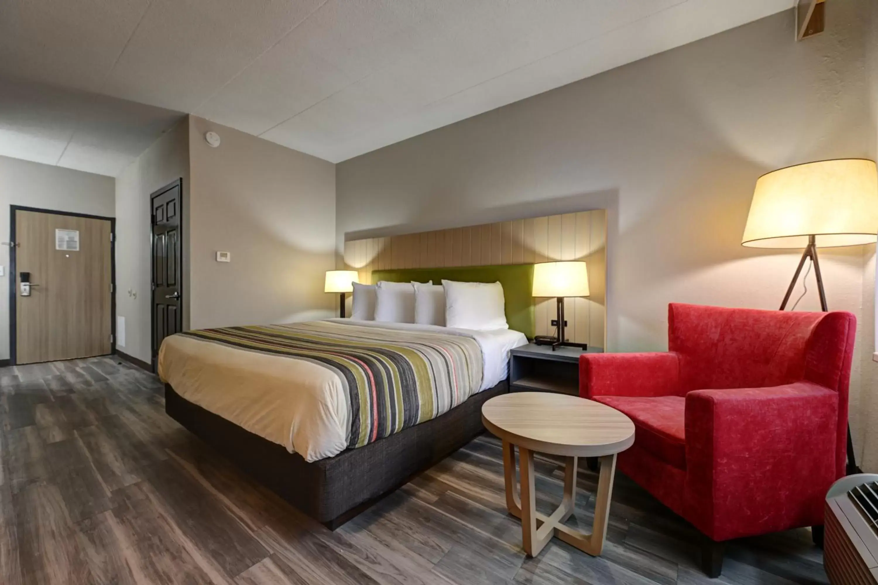 Bed in Country Inn & Suites by Radisson, Pierre, SD